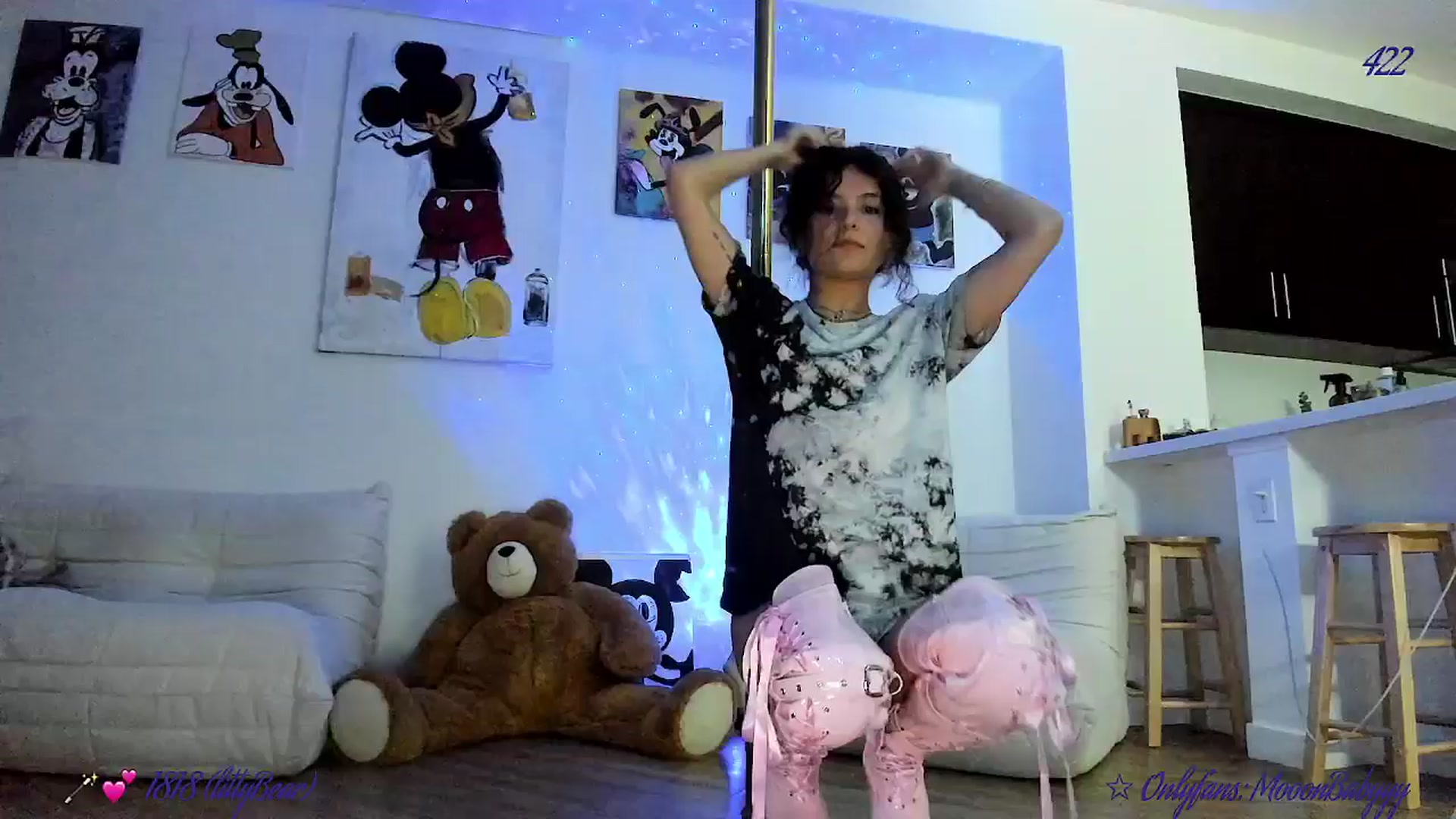 Gallery image thumbnail from vroom's myfreecams stream on, 03/31/2025, 02:52 image 14 of 20