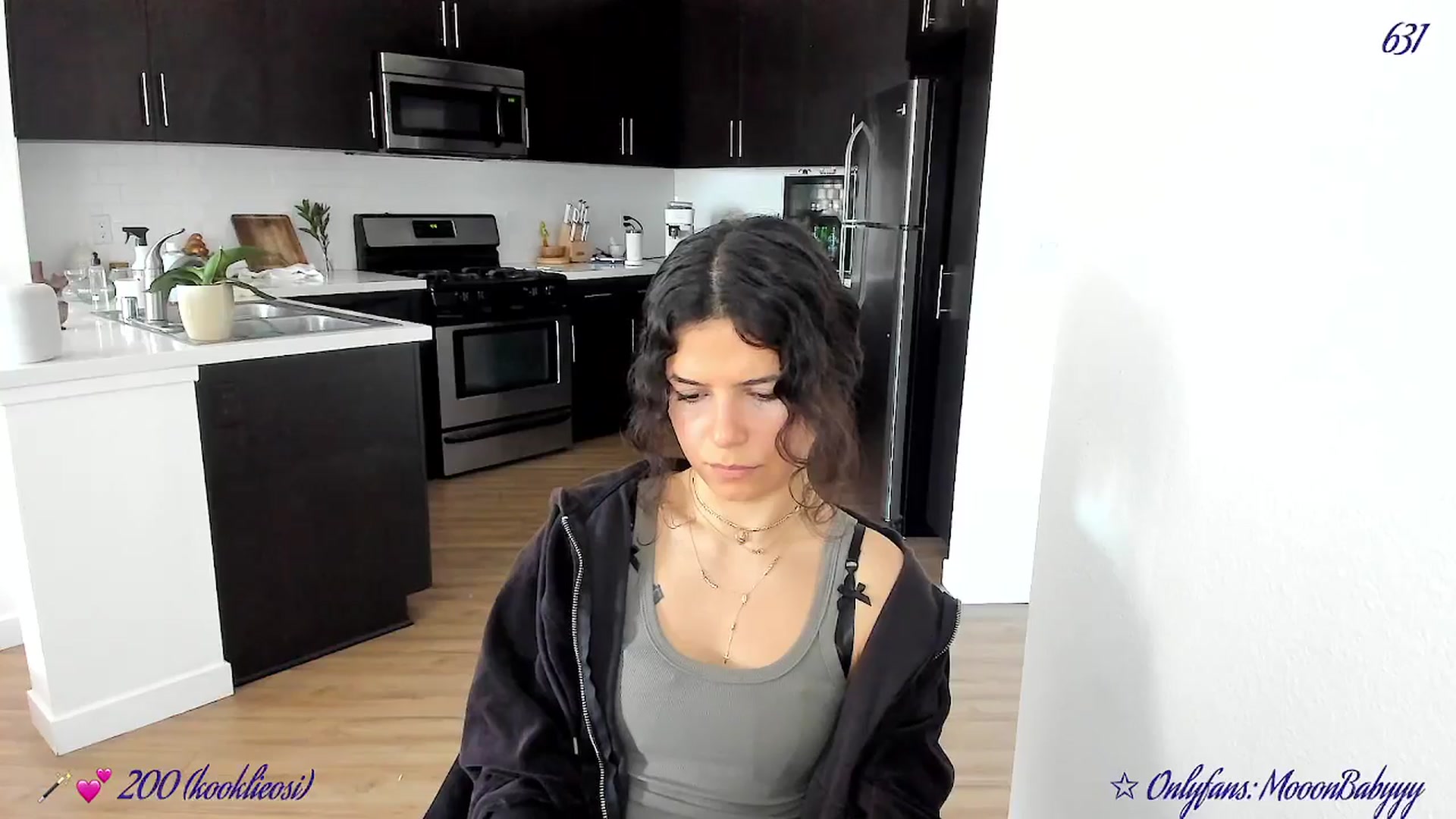 Gallery image thumbnail from vroom's myfreecams stream on, 04/07/2025, 24:06 image 3 of 20