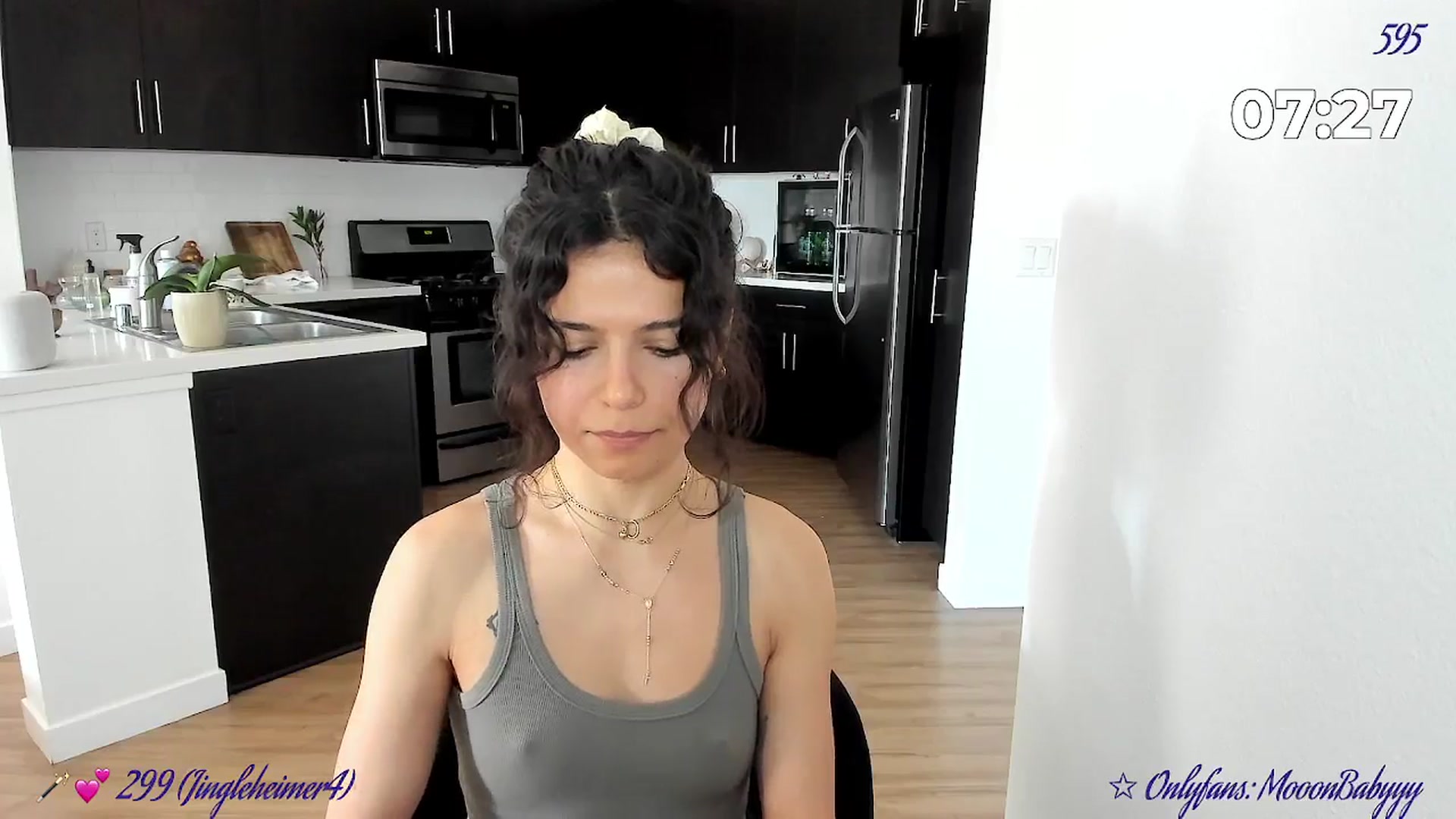 Gallery image thumbnail from vroom's myfreecams stream on, 04/07/2025, 24:06 image 12 of 20