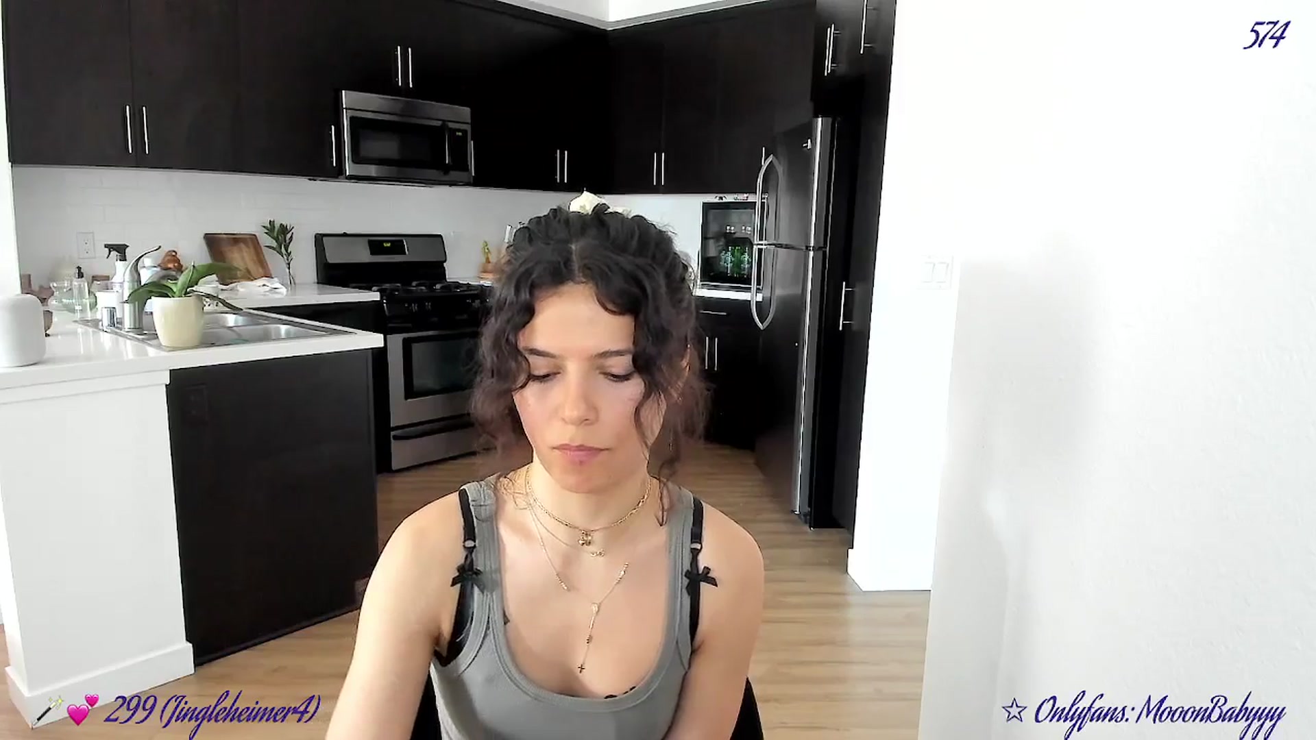 Gallery image thumbnail from vroom's myfreecams stream on, 04/07/2025, 24:06 image 14 of 20