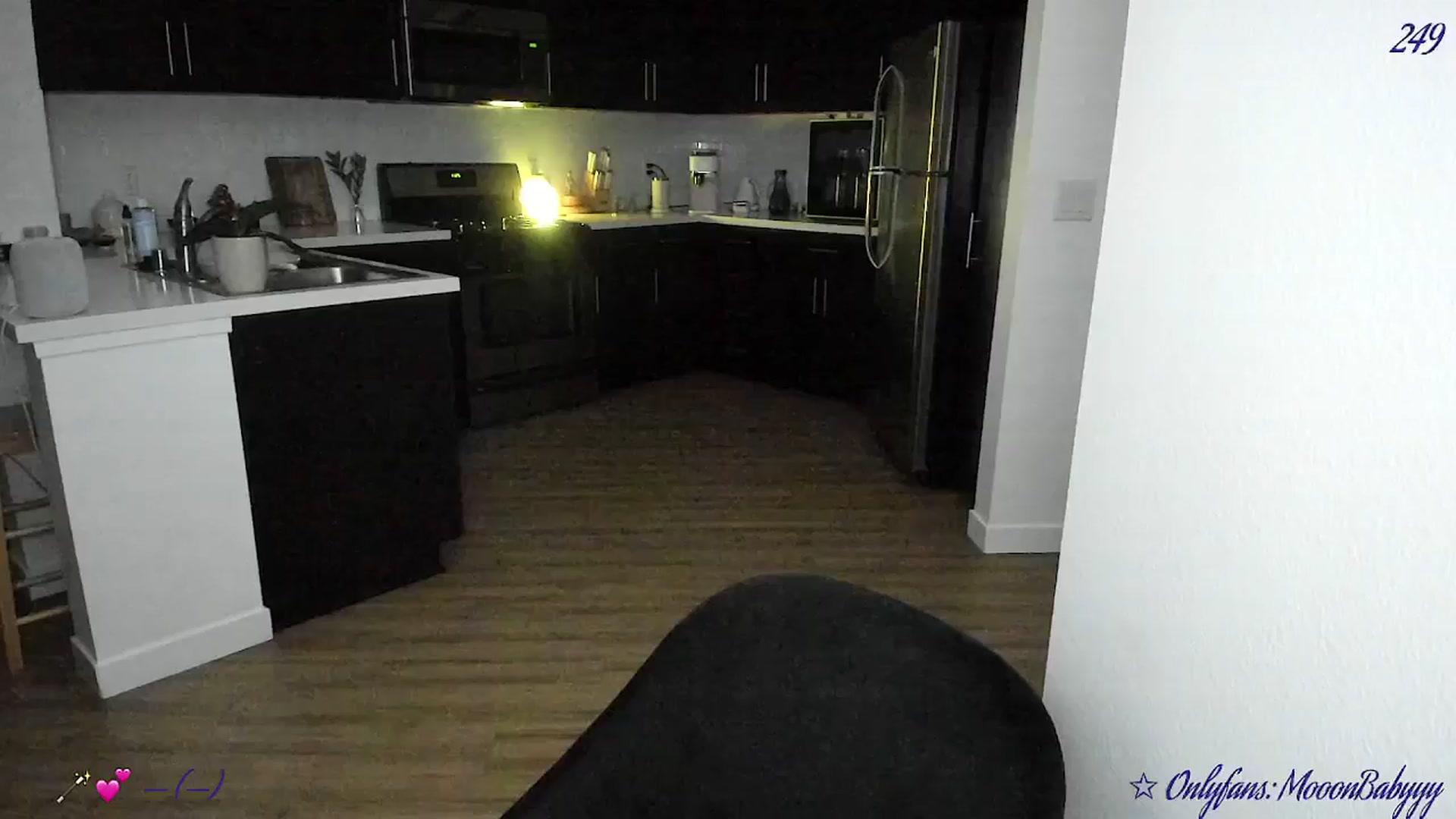 Gallery image thumbnail from vroom's myfreecams stream on, 04/09/2025, 05:52 image 5 of 20