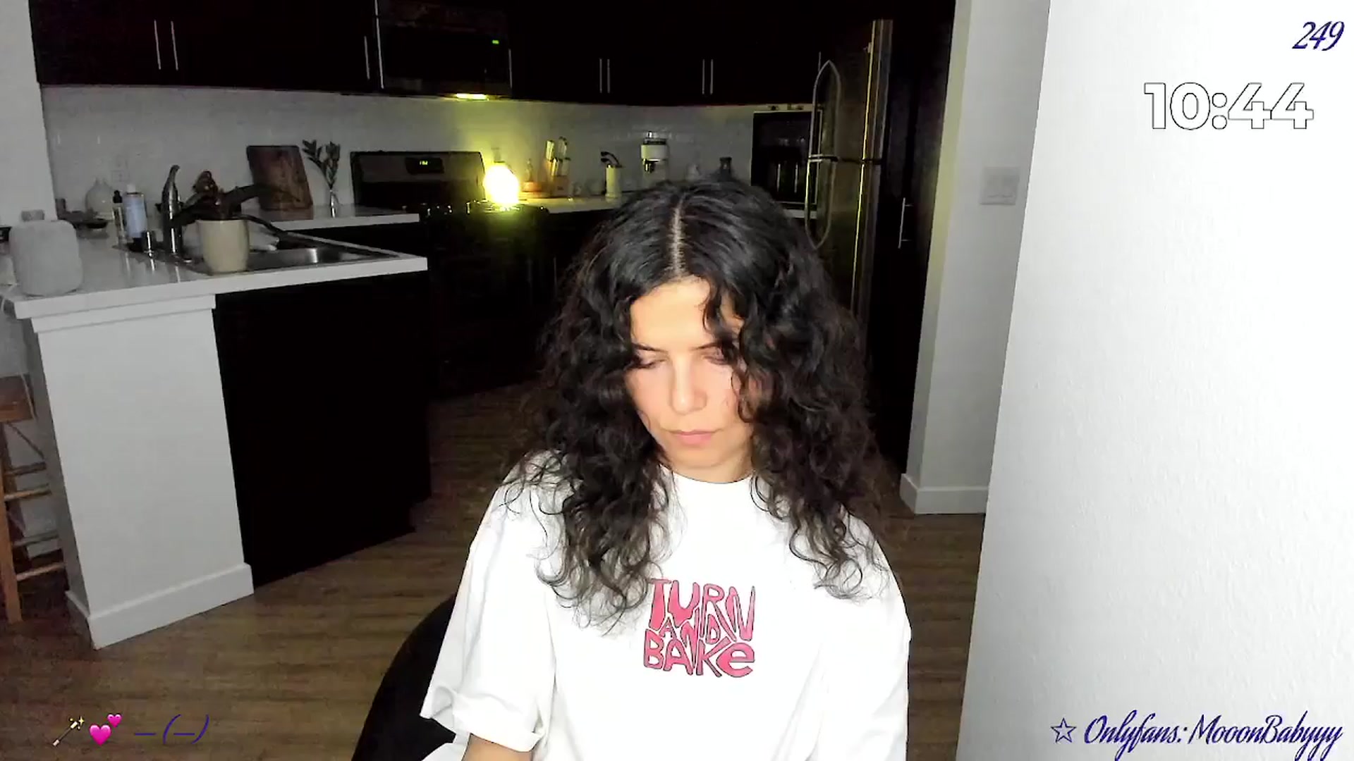 Gallery image thumbnail from vroom's myfreecams stream on, 04/09/2025, 05:52 image 8 of 20