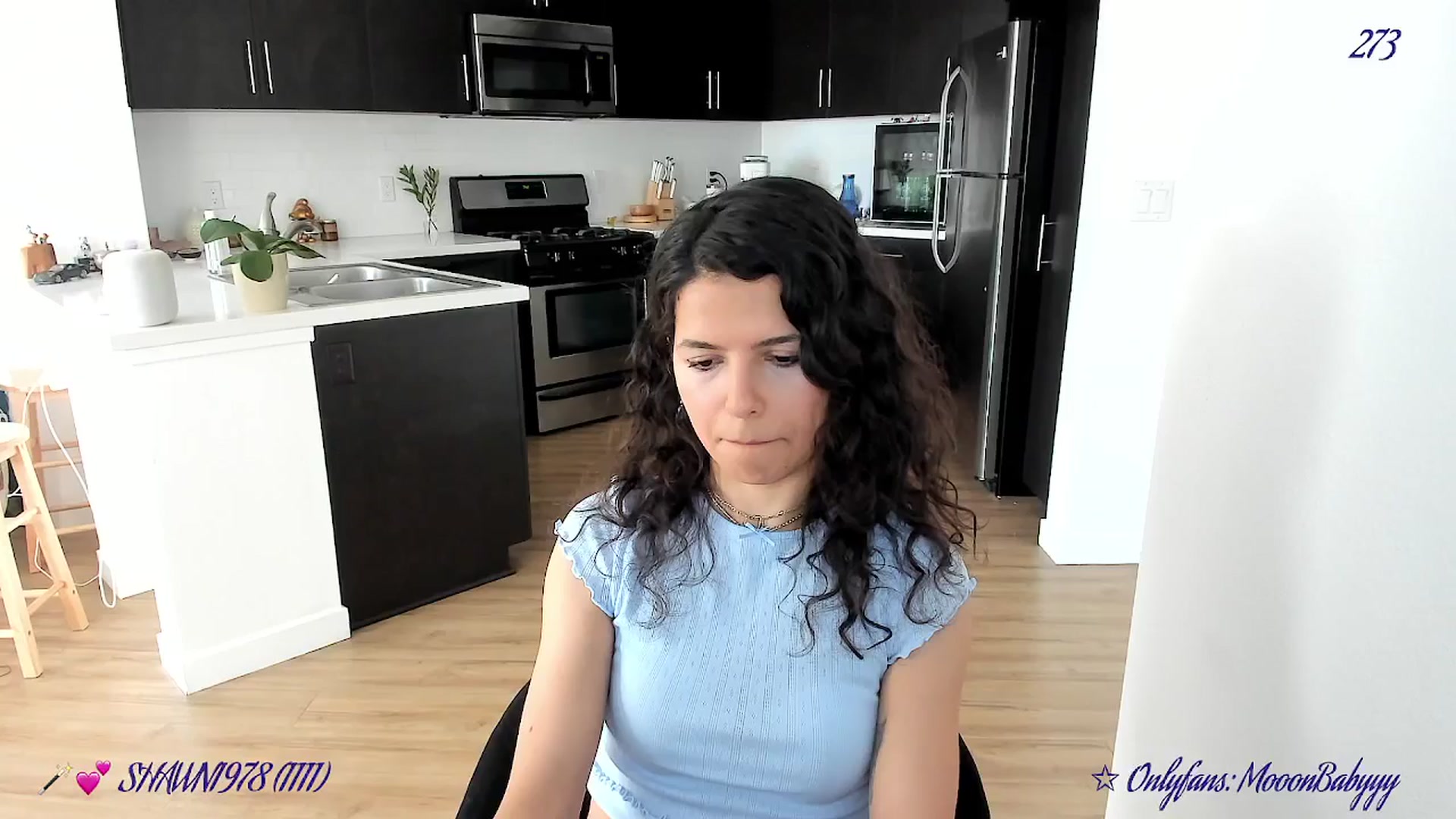 Gallery image thumbnail from vroom's myfreecams stream on, 04/11/2025, 24:07 image 18 of 20