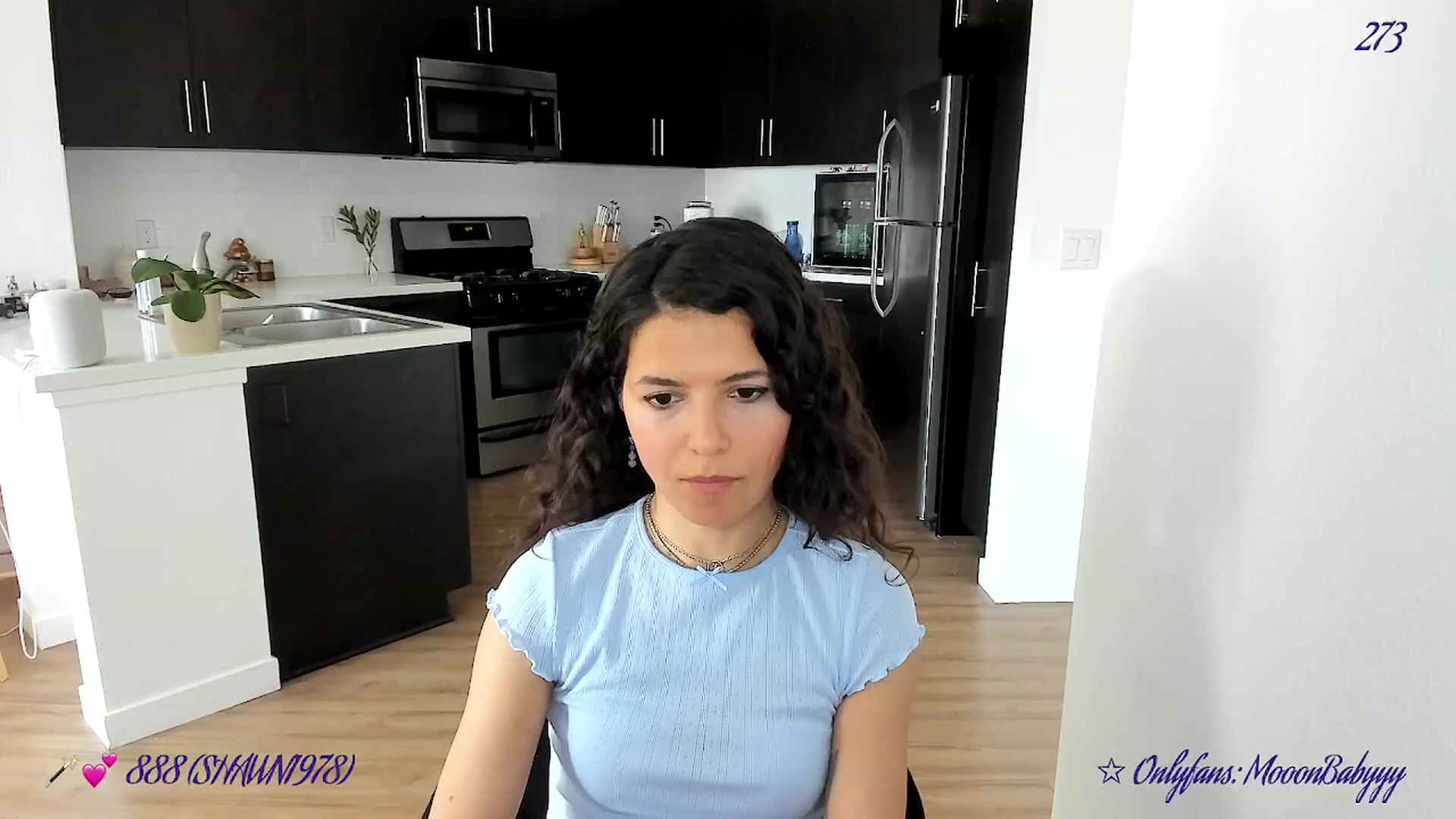 Gallery image thumbnail from vroom's myfreecams stream on, 04/11/2025, 24:07 image 5 of 20