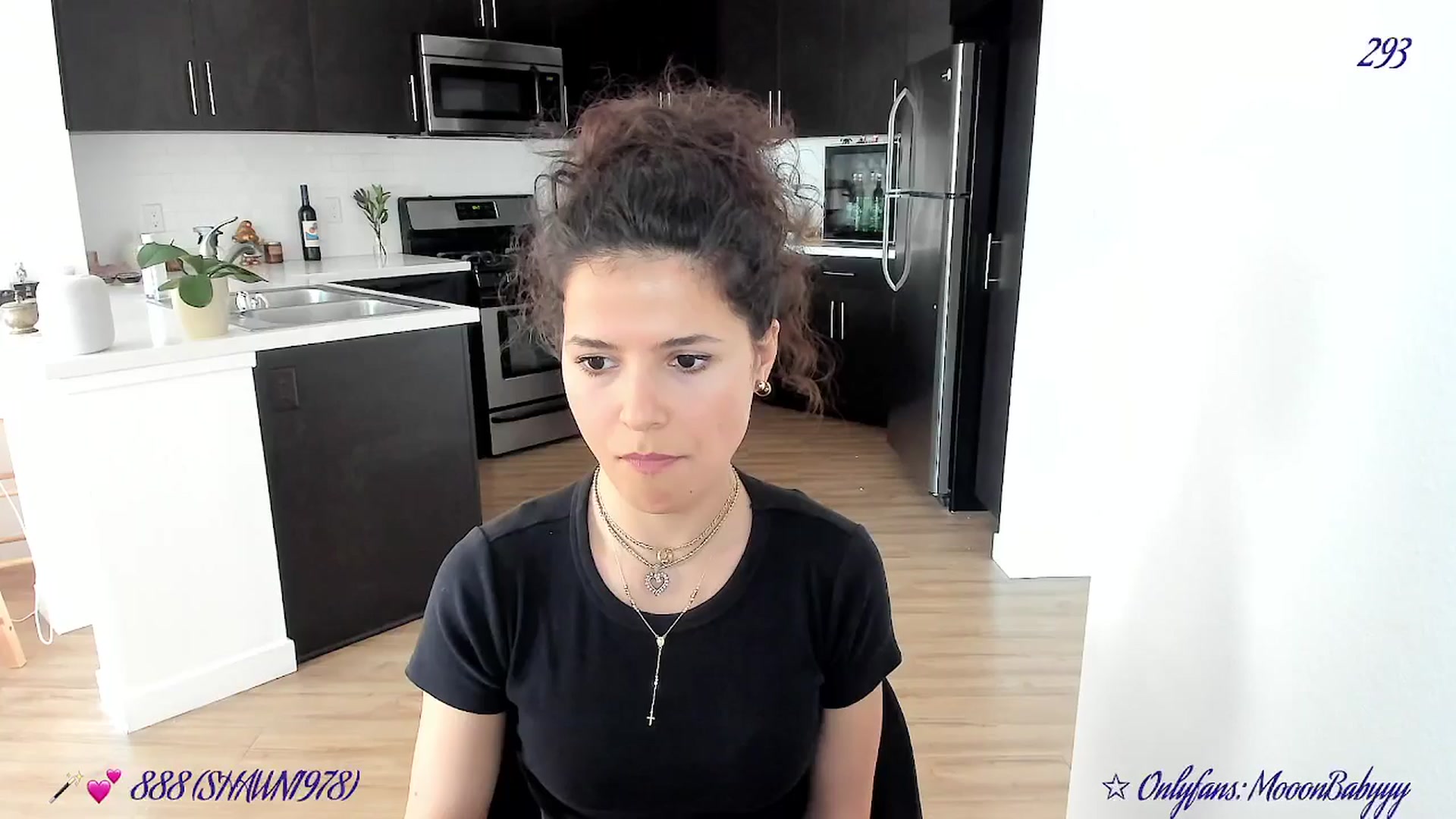 Gallery image thumbnail from vroom's myfreecams stream on, 04/12/2025, 01:06 image 10 of 20