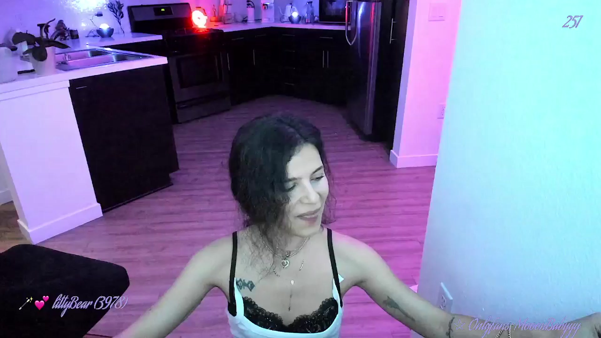 Gallery image thumbnail from vroom's myfreecams stream on, 04/12/2025, 08:29 image 9 of 20