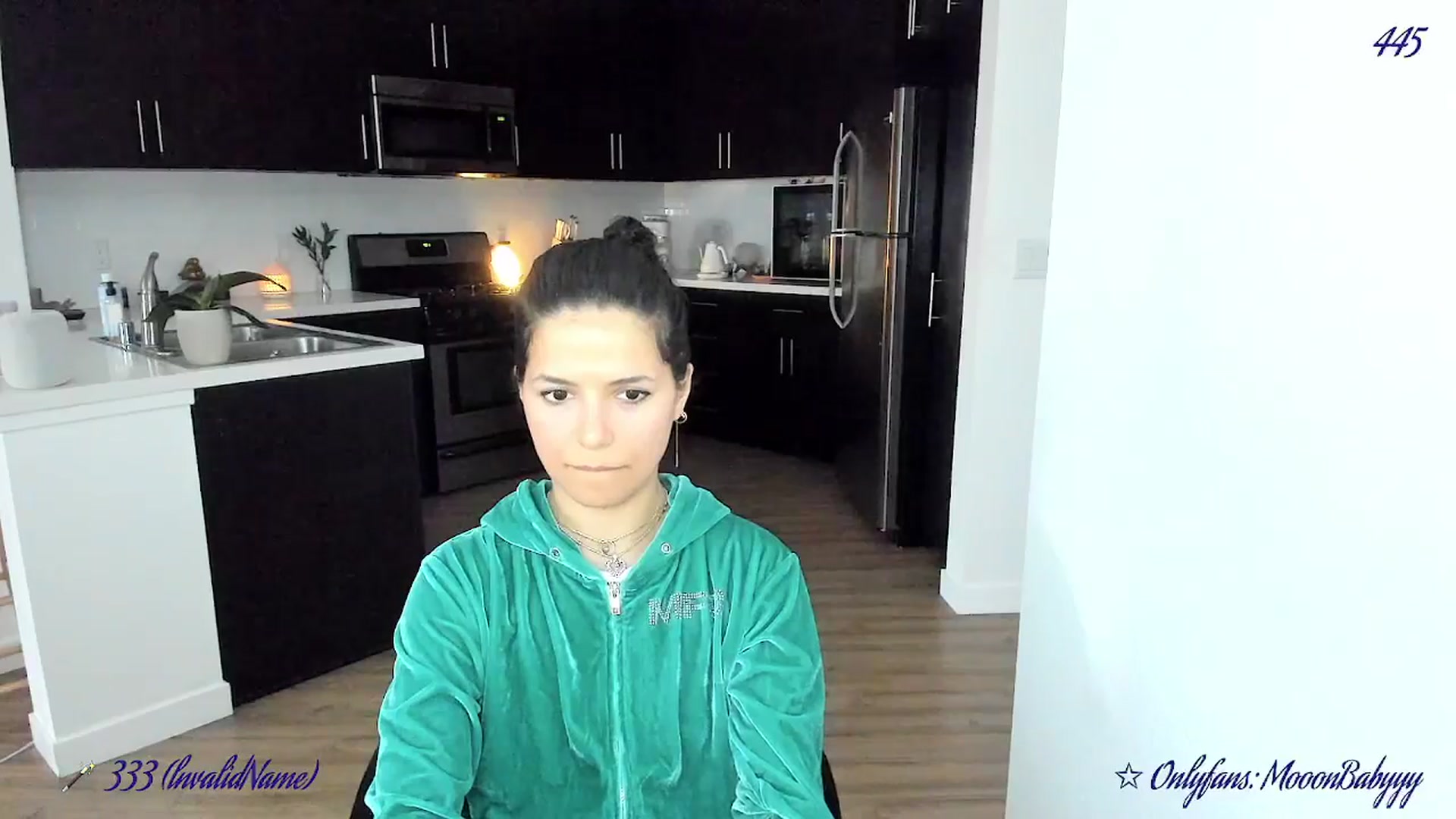 Gallery image thumbnail from vroom's myfreecams stream on, 04/19/2025, 02:51 image 12 of 20