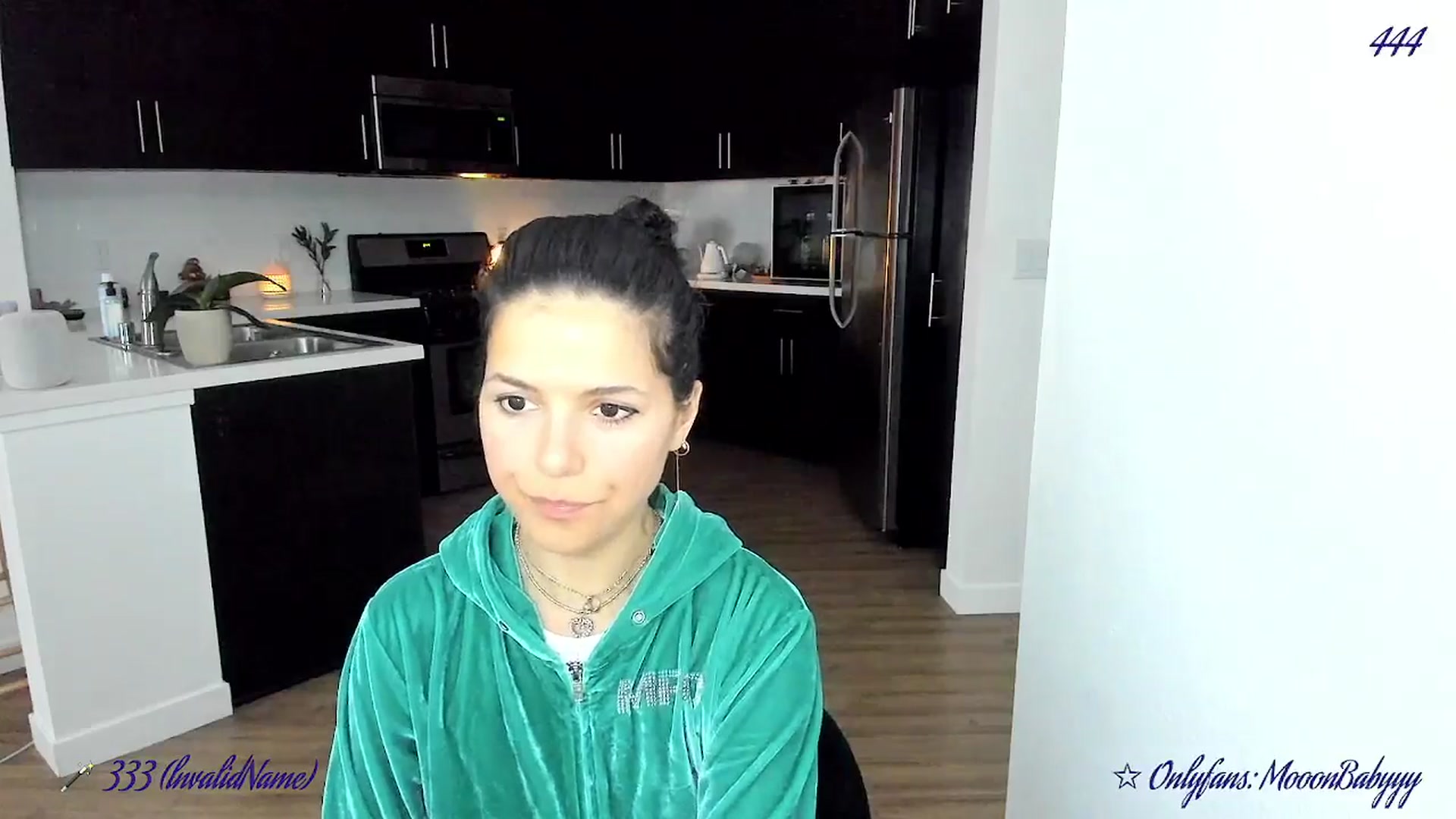Gallery image thumbnail from vroom's myfreecams stream on, 04/19/2025, 02:51 image 11 of 20