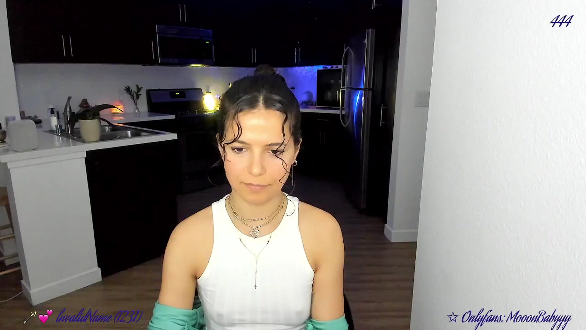 Gallery image thumbnail from vroom's myfreecams stream on, 04/19/2025, 02:51 image 19 of 20