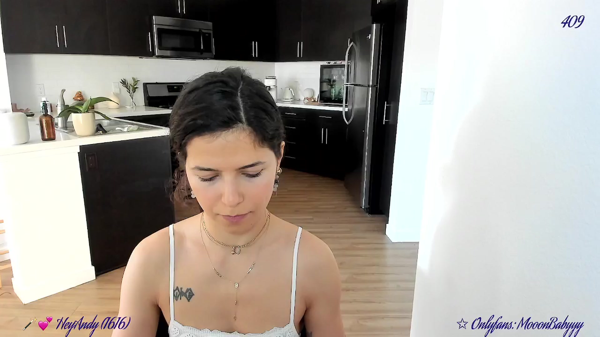 Gallery image thumbnail from vroom's myfreecams stream on, 04/20/2025, 01:12 image 20 of 20