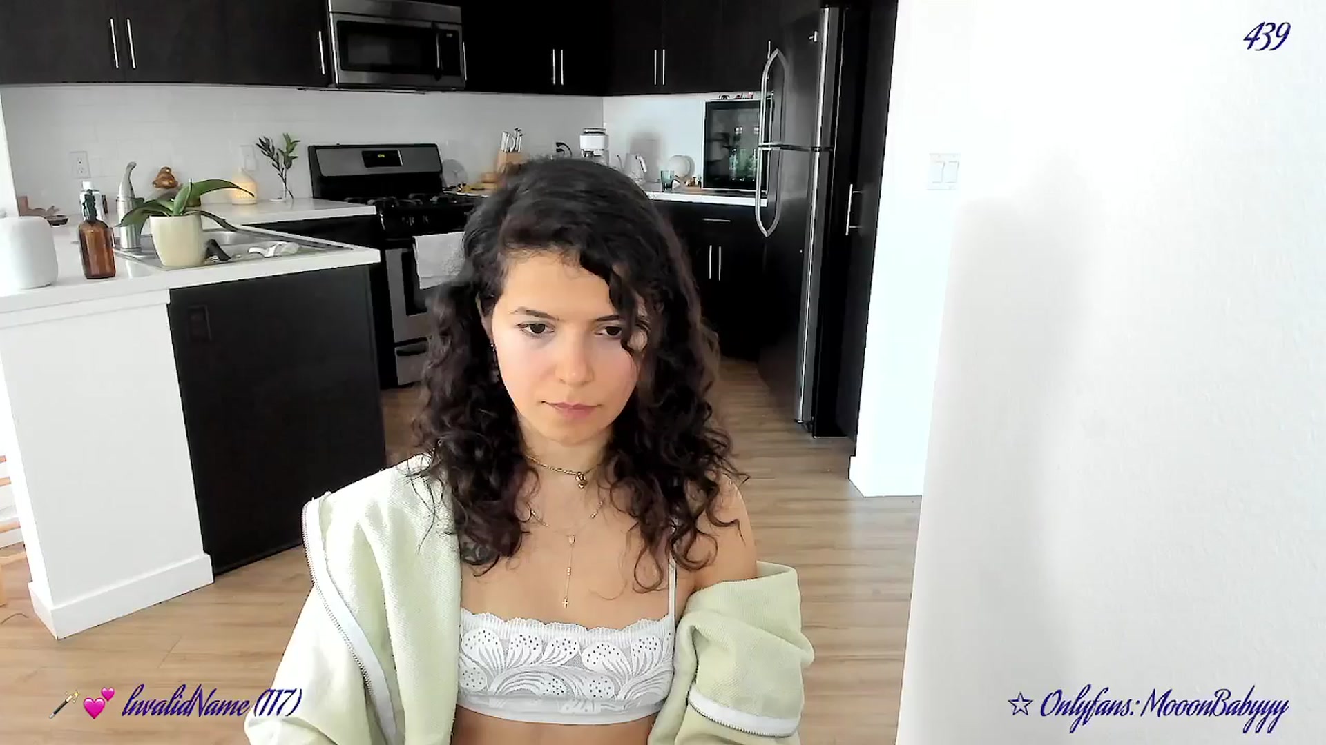 Gallery image thumbnail from vroom's myfreecams stream on, 04/20/2025, 01:12 image 6 of 20