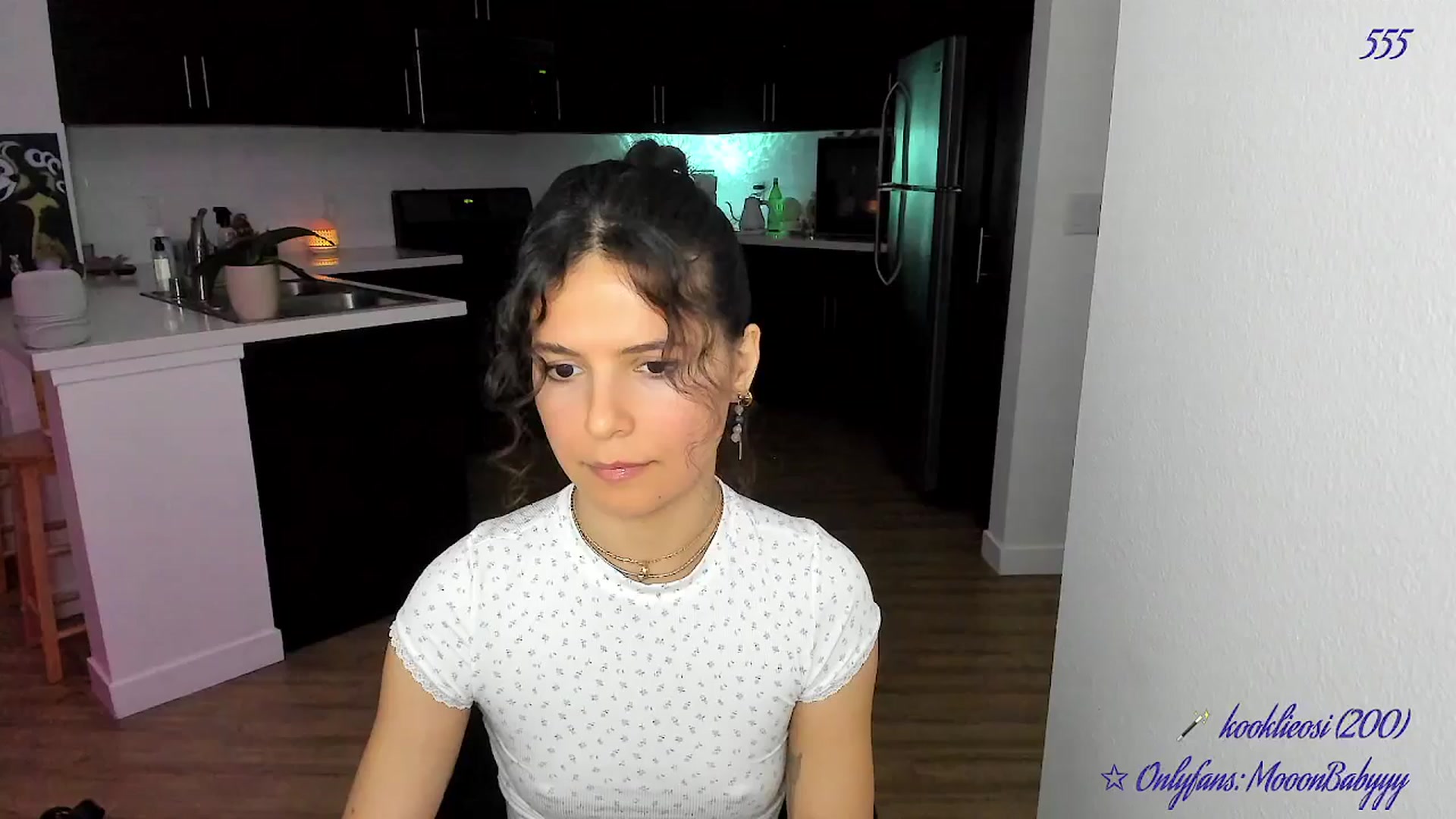 Gallery image thumbnail from vroom's myfreecams stream on, 04/25/2025, 06:04 image 1 of 20