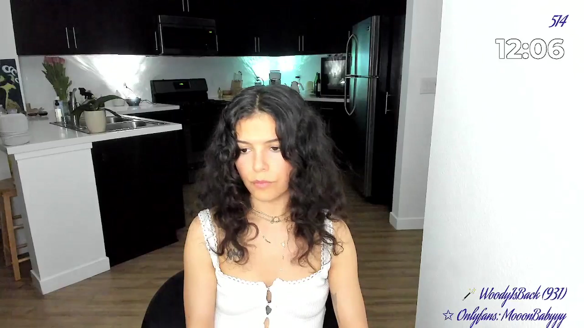 Gallery image thumbnail from vroom's myfreecams stream on, 04/26/2025, 06:27 image 10 of 20