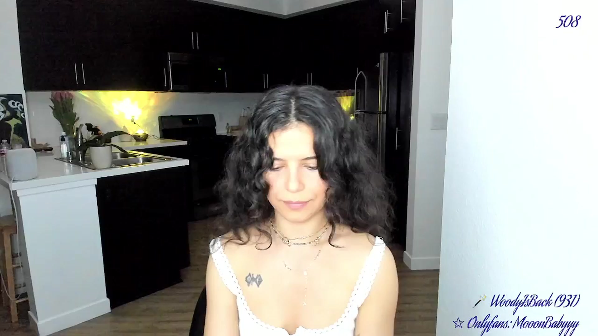Gallery image thumbnail from vroom's myfreecams stream on, 04/26/2025, 07:43 image 3 of 20