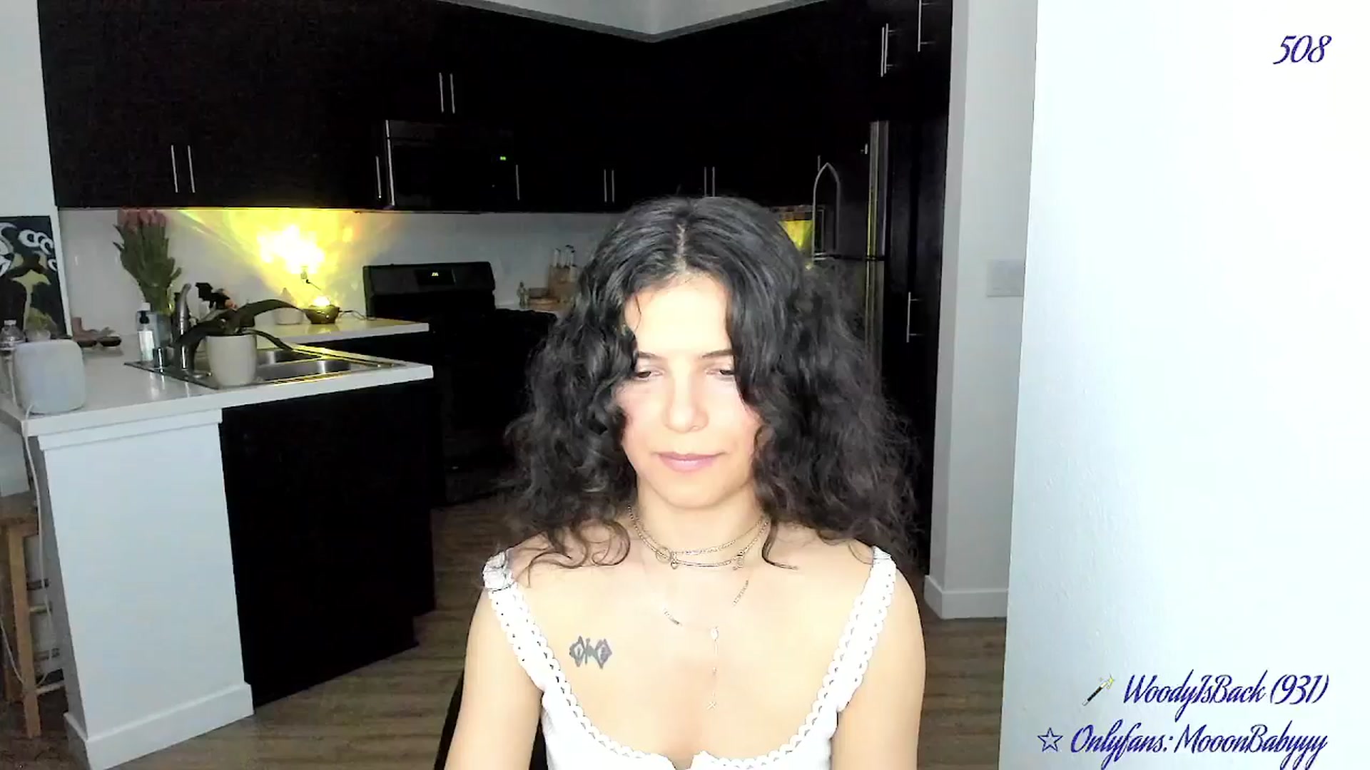 Gallery image thumbnail from vroom's myfreecams stream on, 04/26/2025, 07:43 image 4 of 20