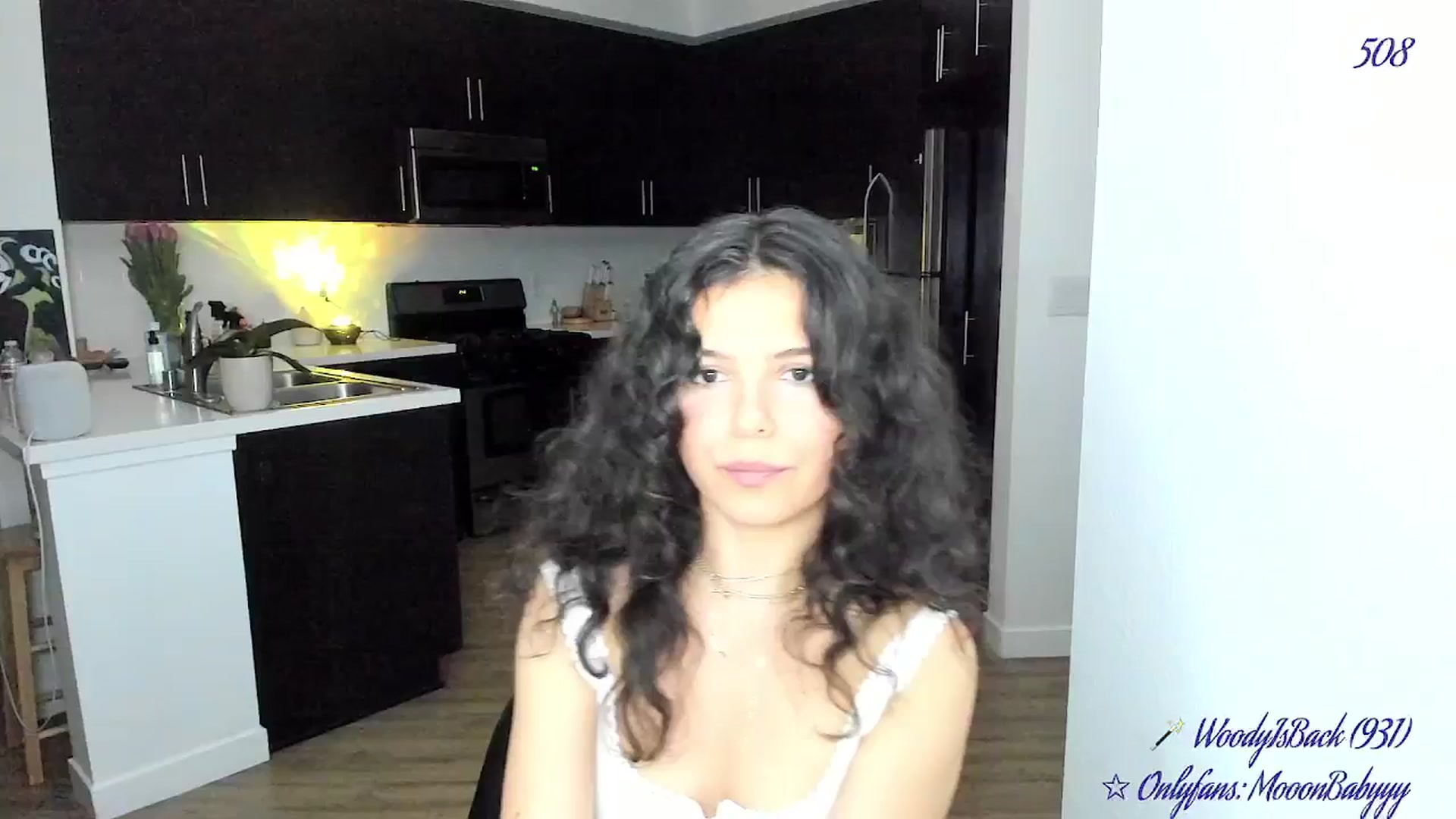Gallery image thumbnail from vroom's myfreecams stream on, 04/26/2025, 07:43 image 6 of 20