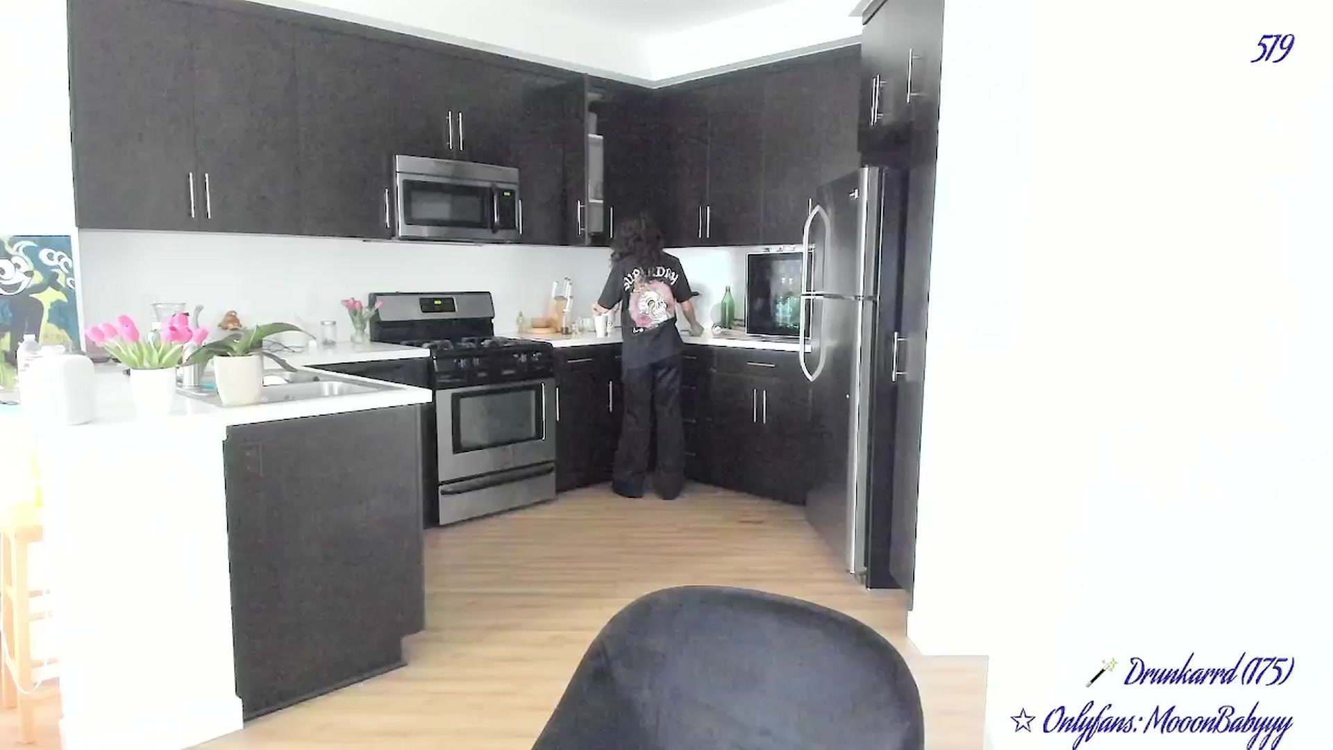 Gallery image thumbnail from vroom's myfreecams stream on, 04/26/2025, 22:49 image 4 of 20