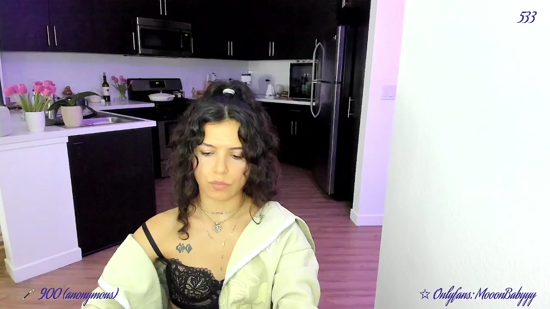 Gallery image thumbnail from vroom's myfreecams stream on, 04/28/2025, 02:17 image 16 of 20
