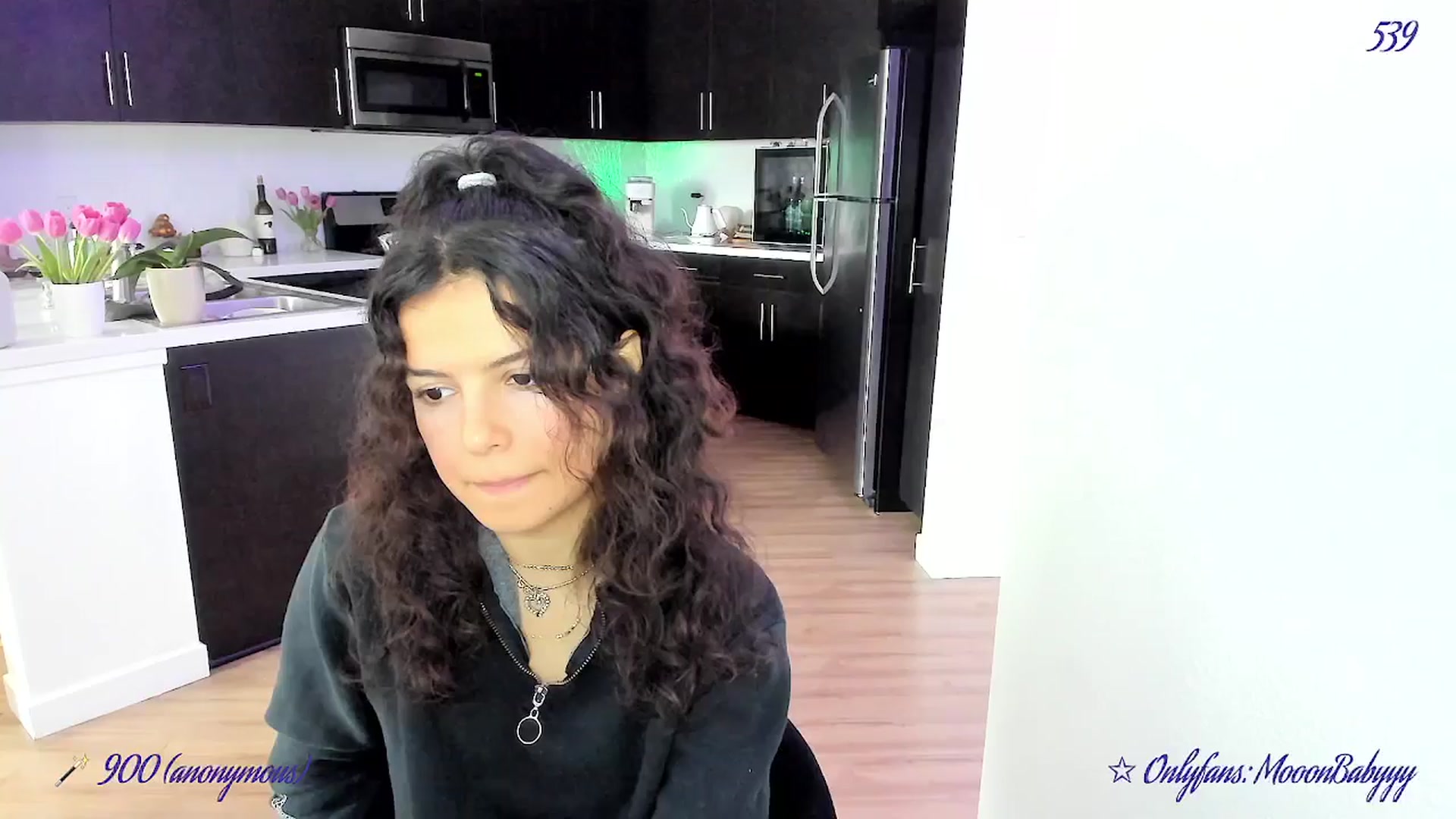 Gallery image thumbnail from vroom's myfreecams stream on, 04/28/2025, 02:17 image 4 of 20