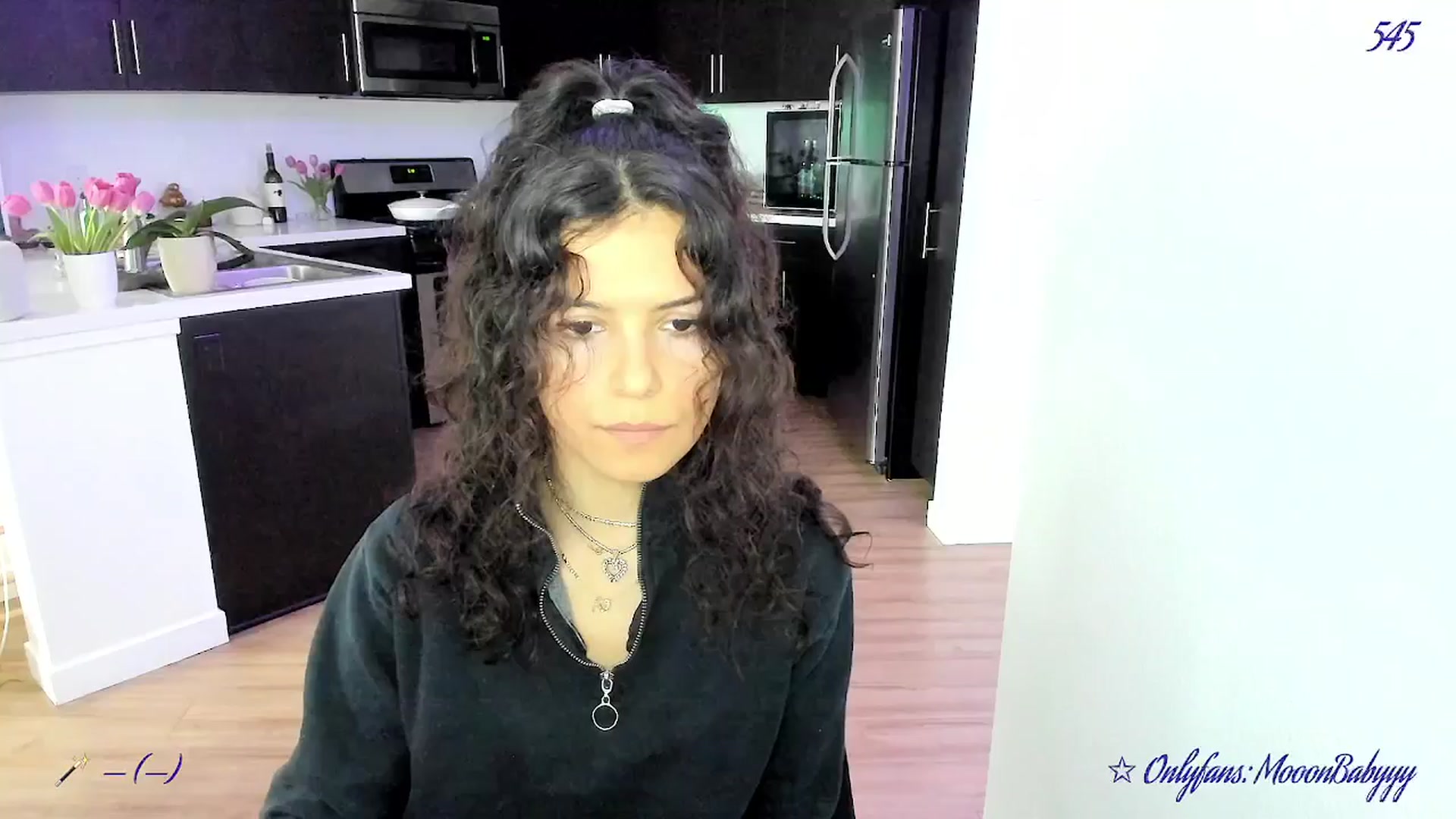 Gallery image thumbnail from vroom's myfreecams stream on, 04/28/2025, 02:17 image 1 of 20