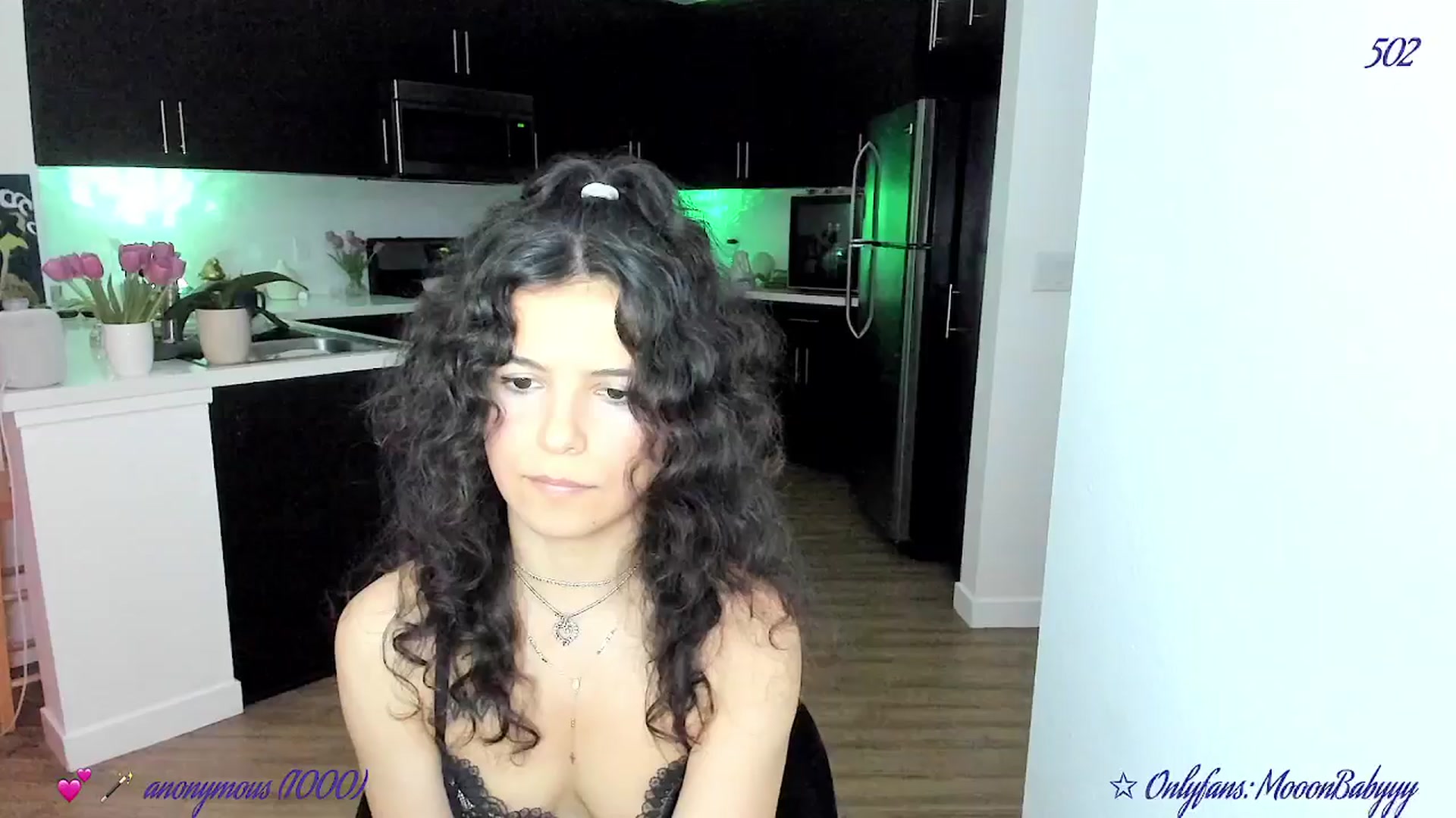 Gallery image thumbnail from vroom's myfreecams stream on, 04/28/2025, 05:01 image 5 of 20