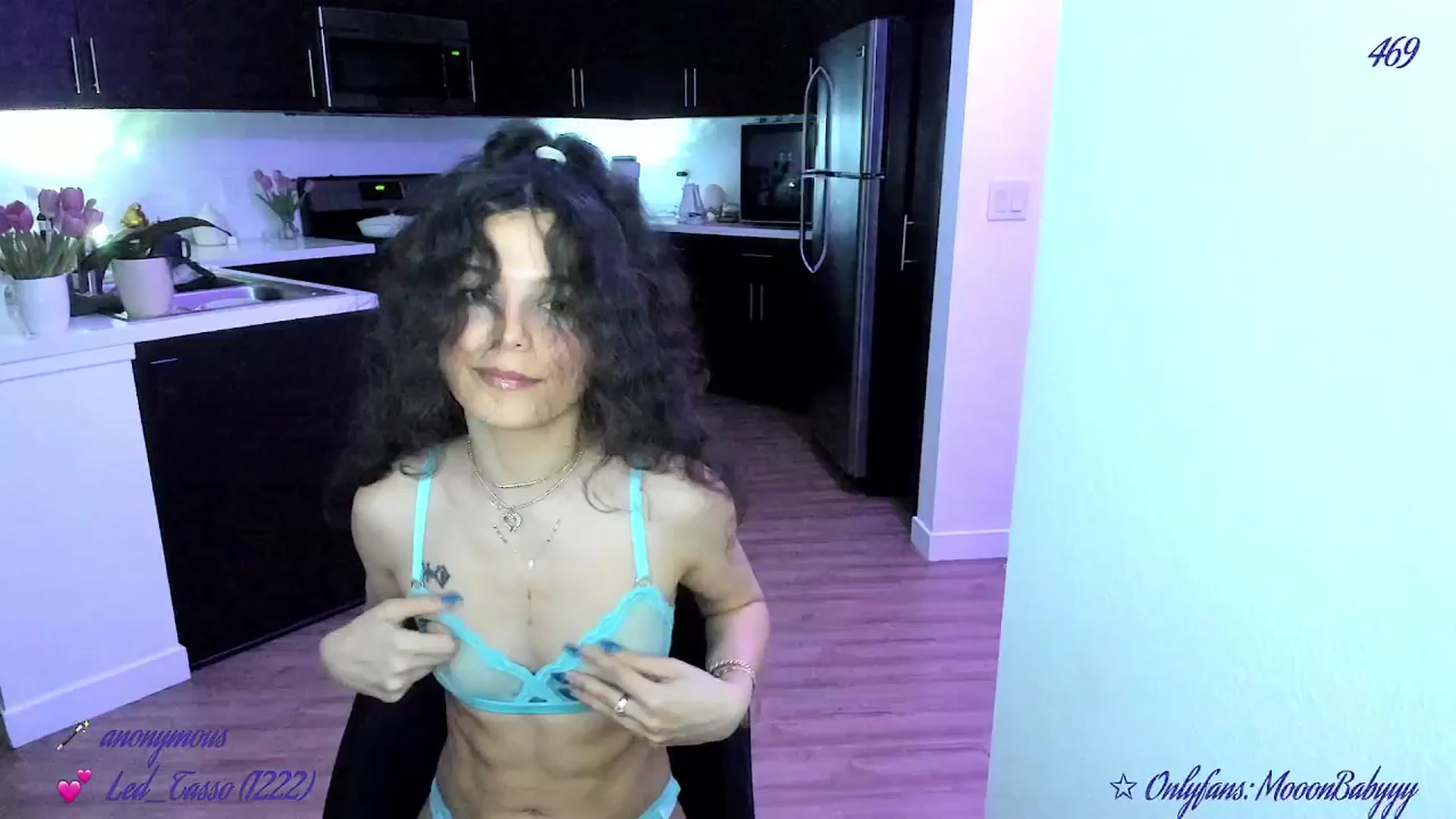 Gallery image thumbnail from vroom's myfreecams stream on, 04/28/2025, 05:01 image 18 of 20