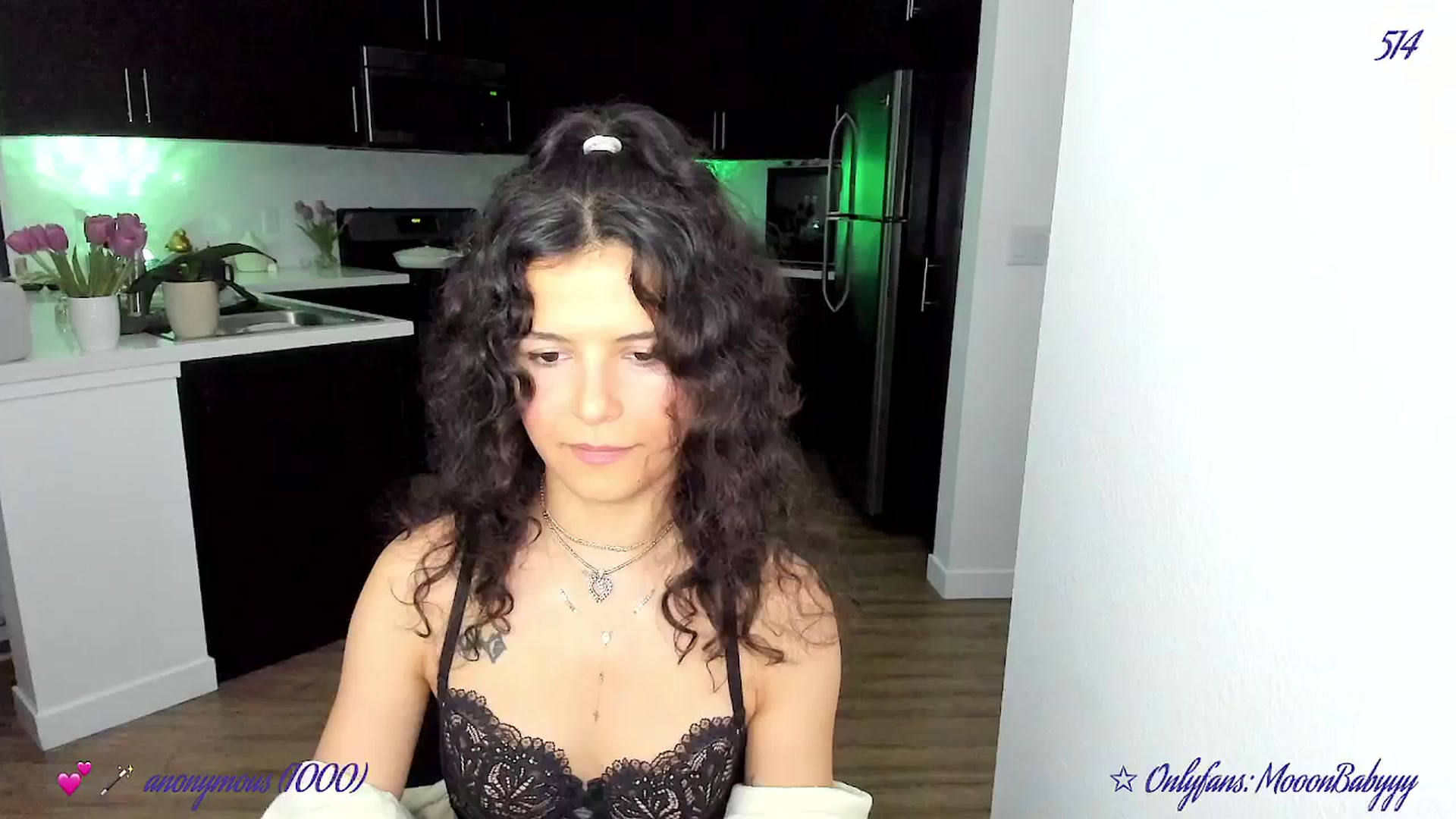 Gallery image thumbnail from vroom's myfreecams stream on, 04/28/2025, 05:01 image 2 of 20