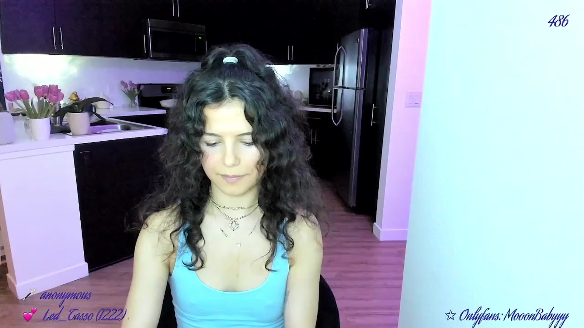 Gallery image thumbnail from vroom's myfreecams stream on, 04/28/2025, 05:01 image 11 of 20