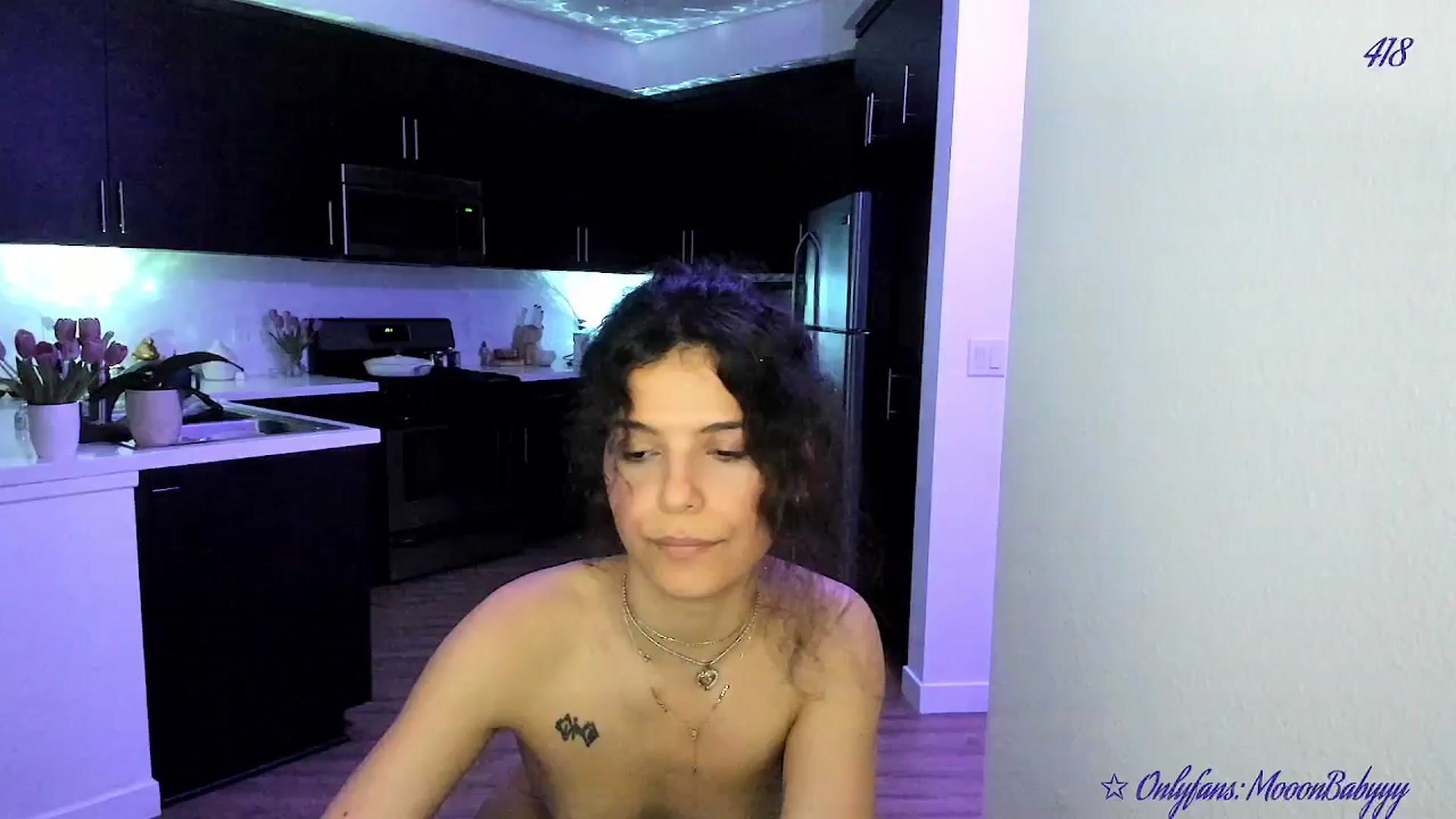Gallery image thumbnail from vroom's myfreecams stream on, 04/28/2025, 07:11 image 2 of 20