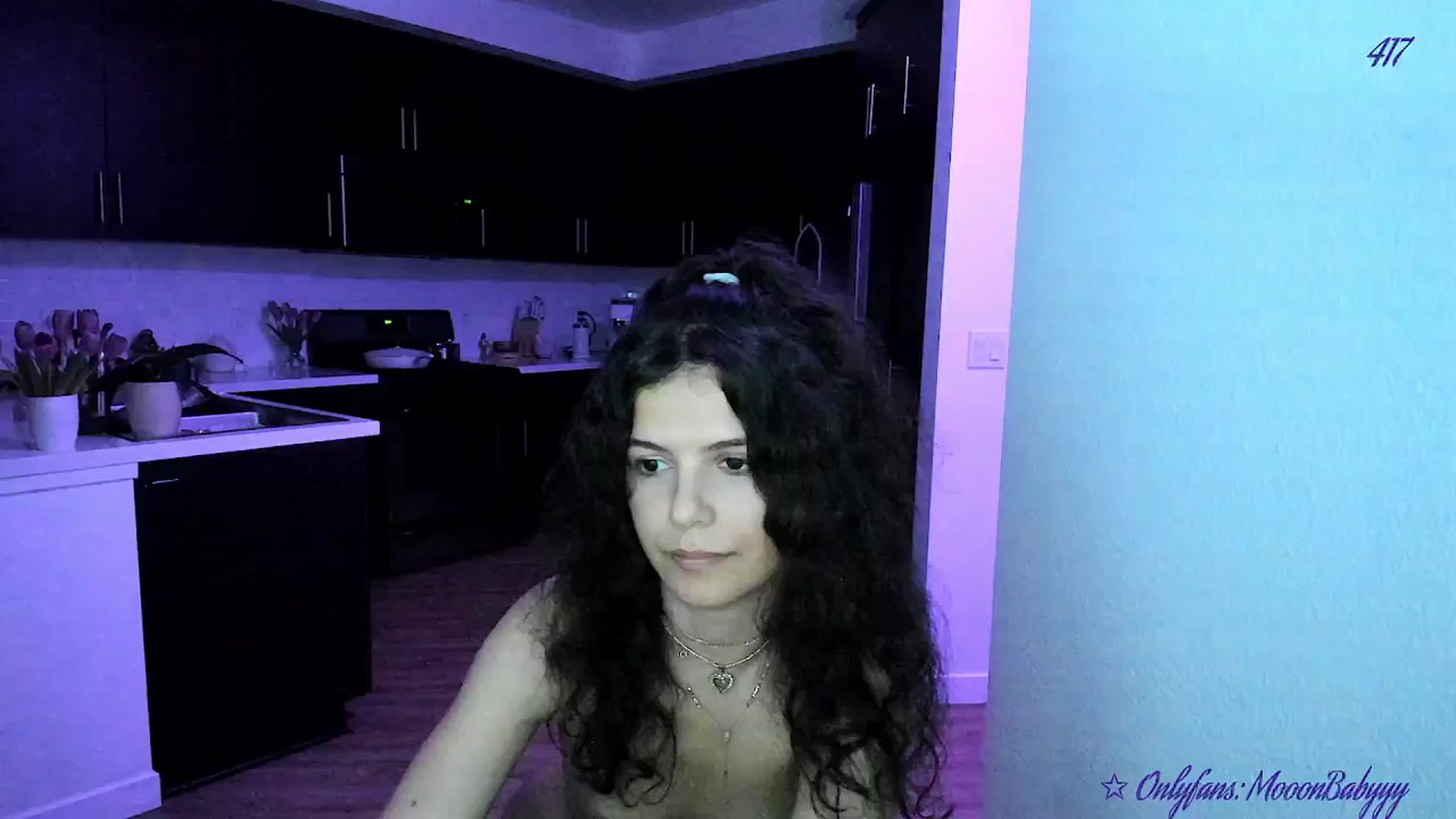 Gallery image thumbnail from vroom's myfreecams stream on, 04/28/2025, 07:11 image 18 of 20