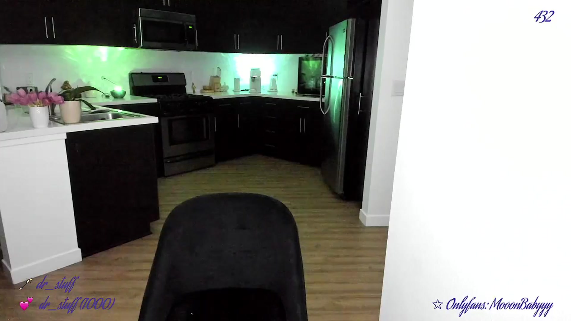 Gallery image thumbnail from vroom's myfreecams stream on, 04/30/2025, 03:23 image 19 of 20