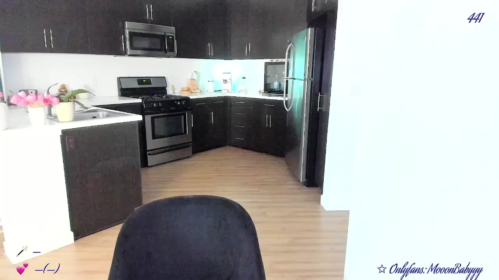 Gallery image thumbnail from vroom's myfreecams stream on, 04/30/2025, 03:23 image 3 of 20