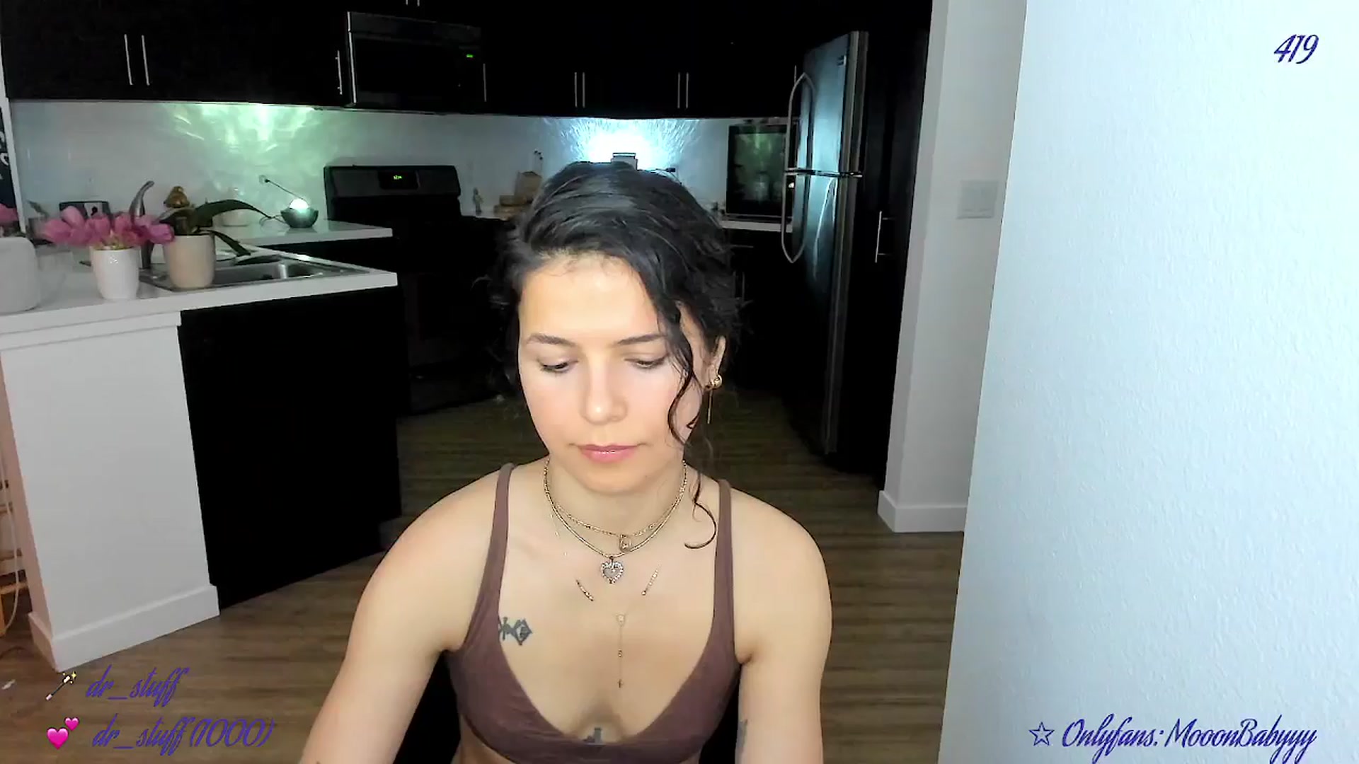 Gallery image thumbnail from vroom's myfreecams stream on, 04/30/2025, 05:28 image 3 of 20