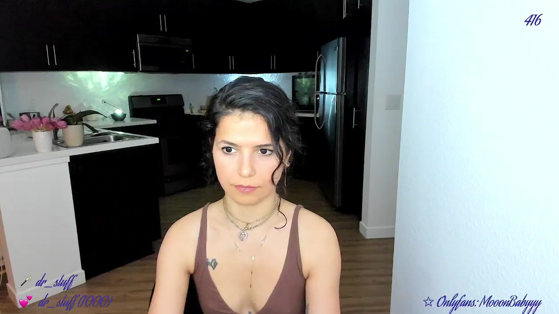 Gallery image thumbnail from vroom's myfreecams stream on, 04/30/2025, 05:28 image 12 of 20