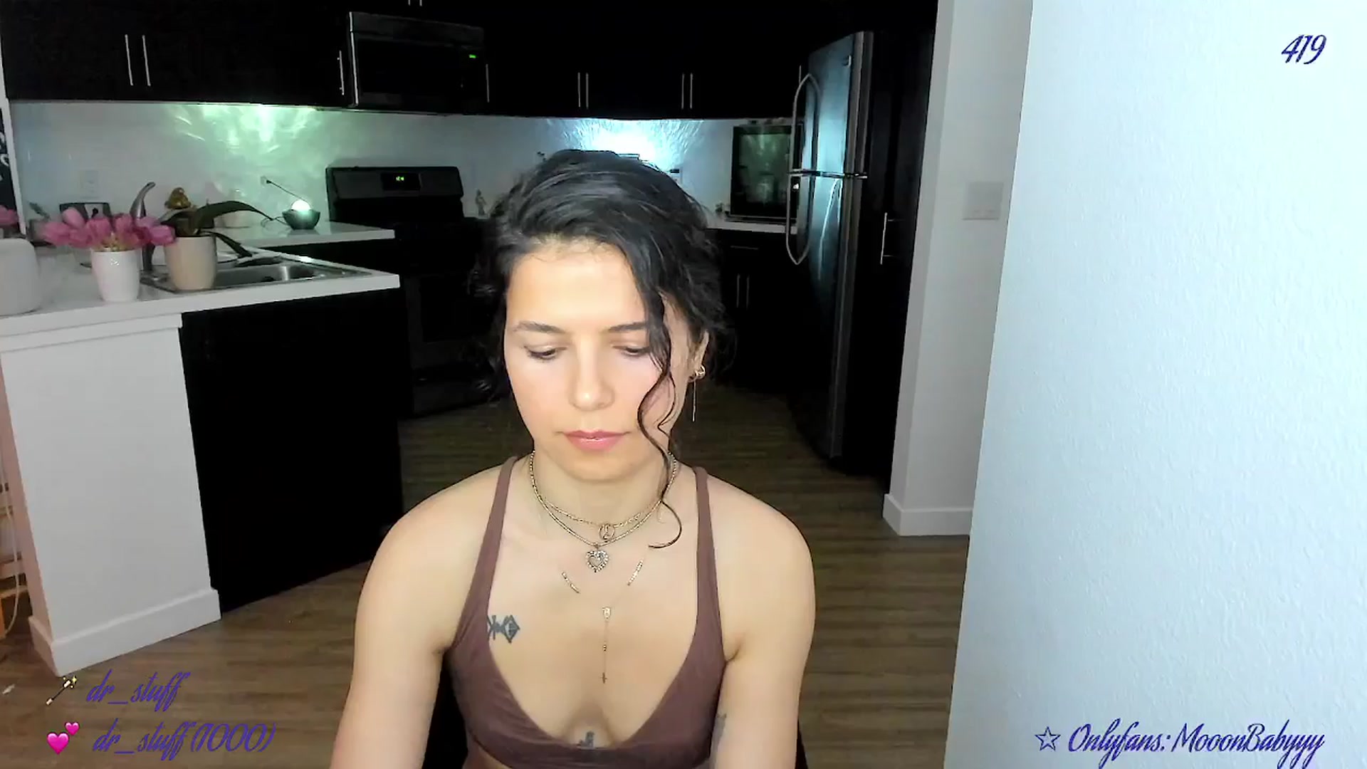 Gallery image thumbnail from vroom's myfreecams stream on, 04/30/2025, 05:28 image 4 of 20