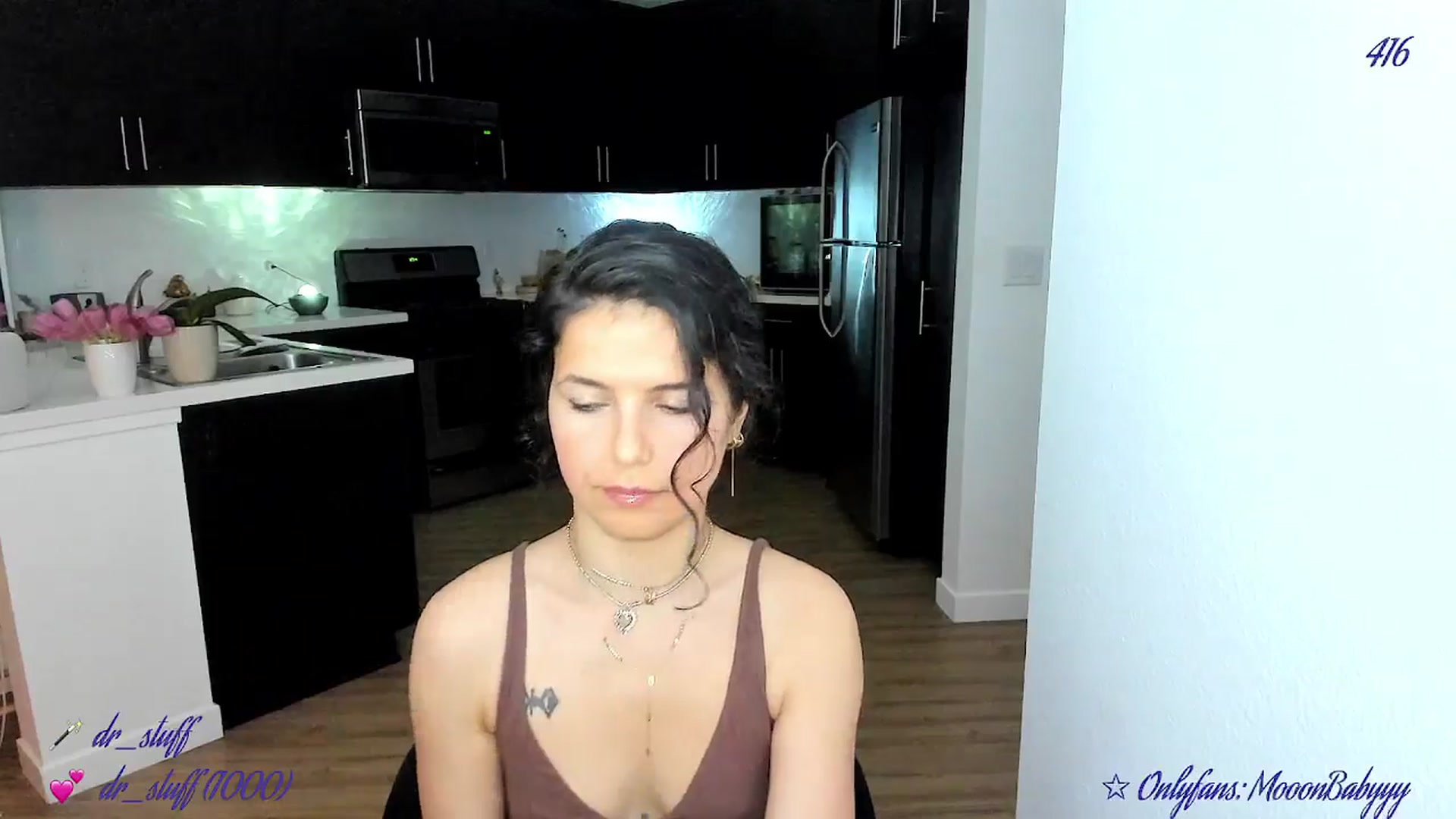 Gallery image thumbnail from vroom's myfreecams stream on, 04/30/2025, 05:28 image 13 of 20