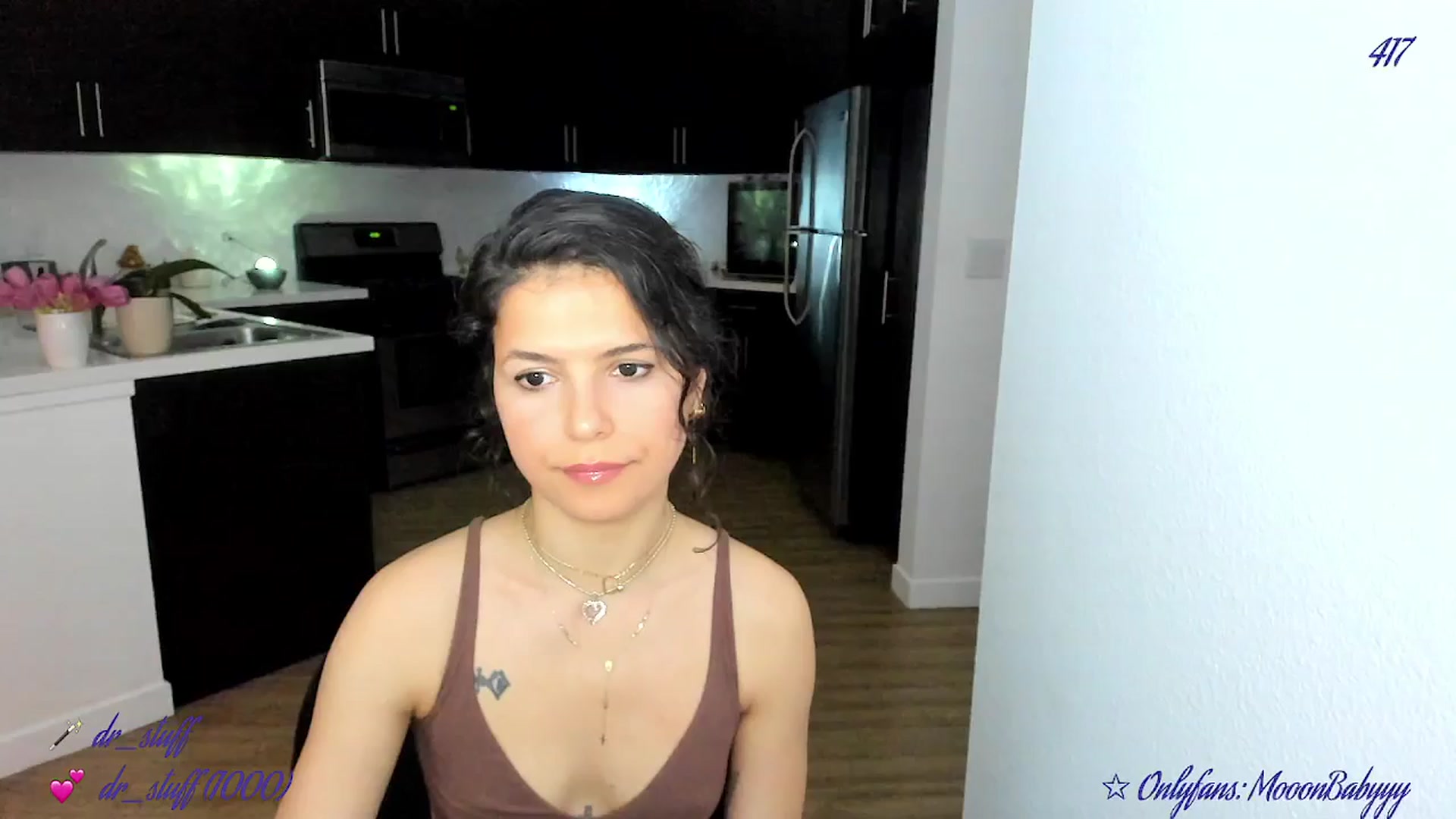 Gallery image thumbnail from vroom's myfreecams stream on, 04/30/2025, 05:28 image 9 of 20