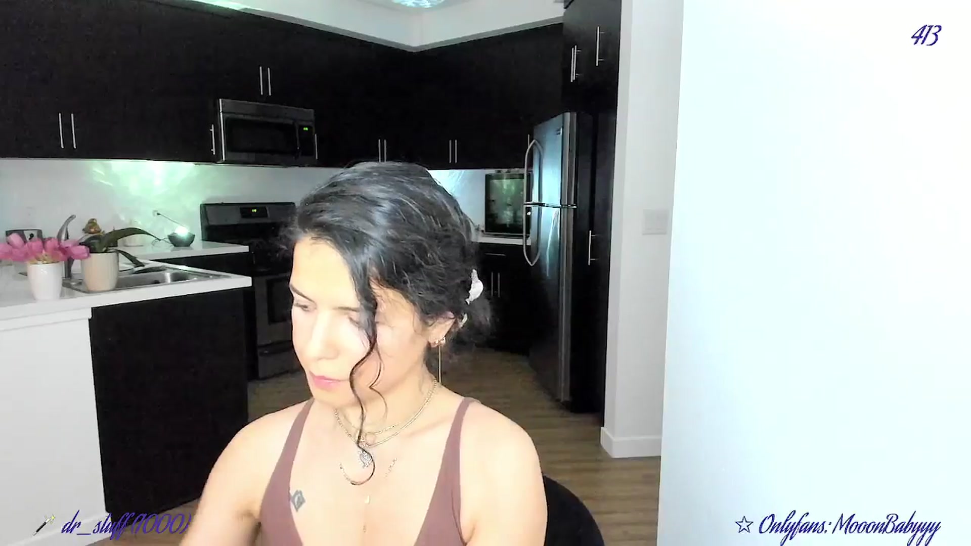 Gallery image thumbnail from vroom's myfreecams stream on, 04/30/2025, 05:28 image 17 of 20