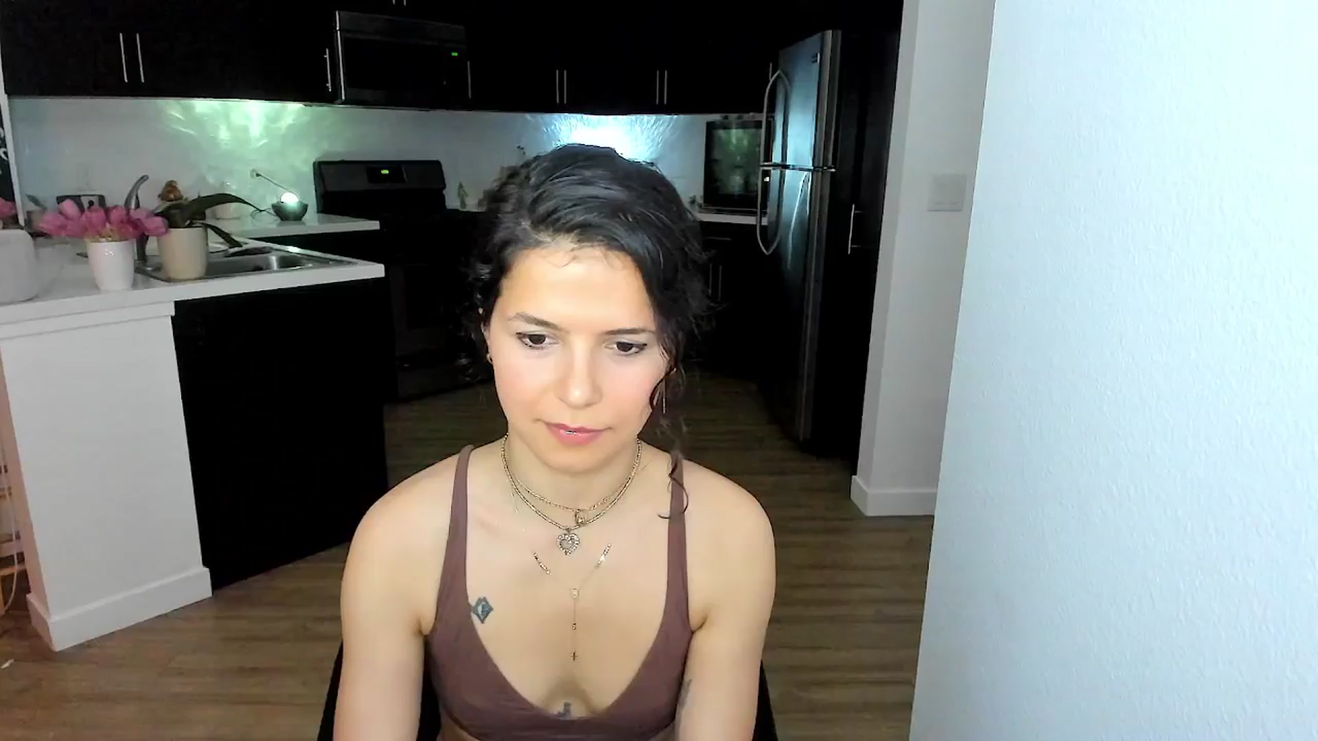 Gallery image thumbnail from vroom's myfreecams stream on, 04/30/2025, 05:28 image 1 of 20