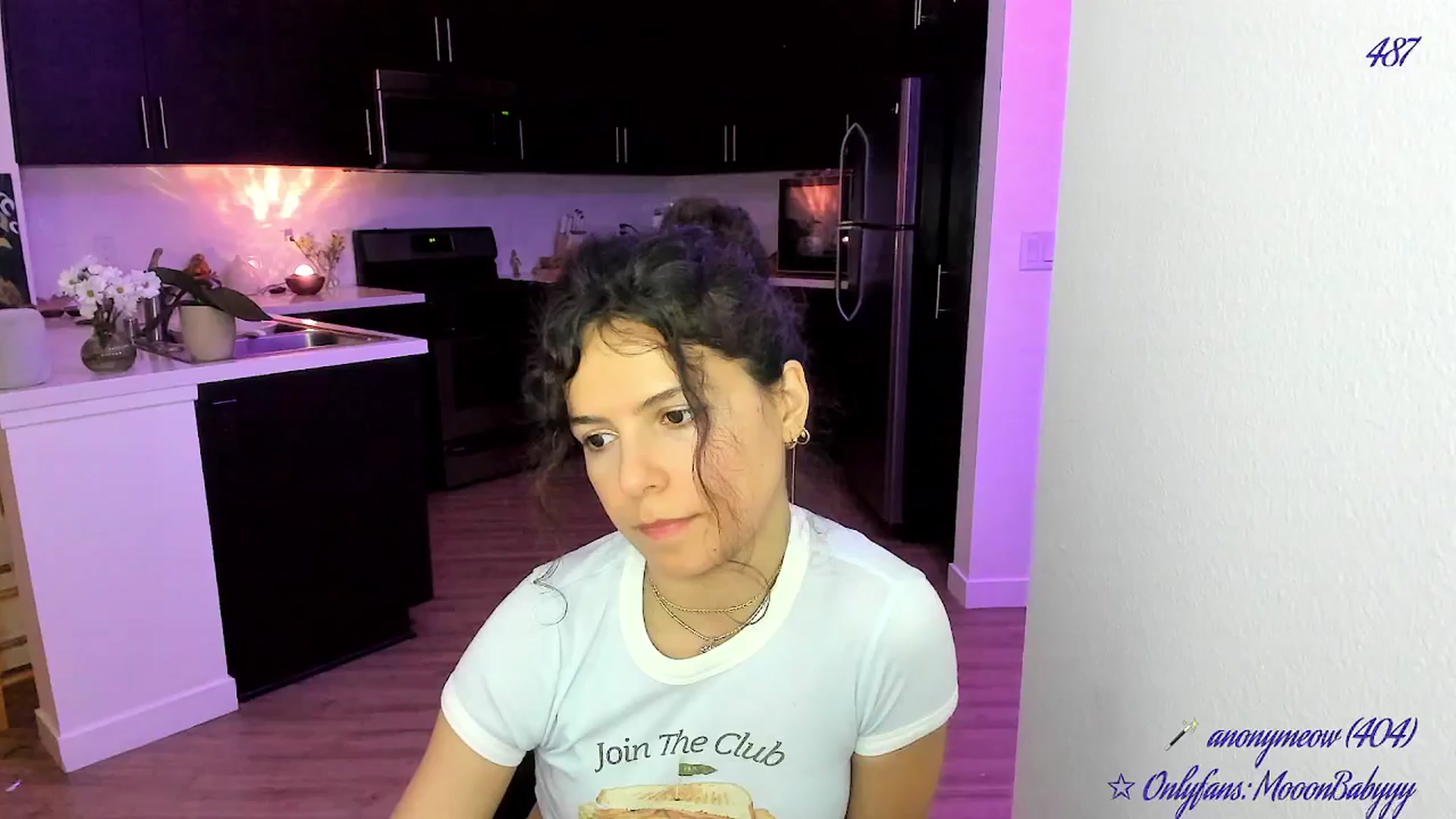 Gallery image thumbnail from vroom's myfreecams stream on, 05/02/2025, 06:06 image 12 of 20