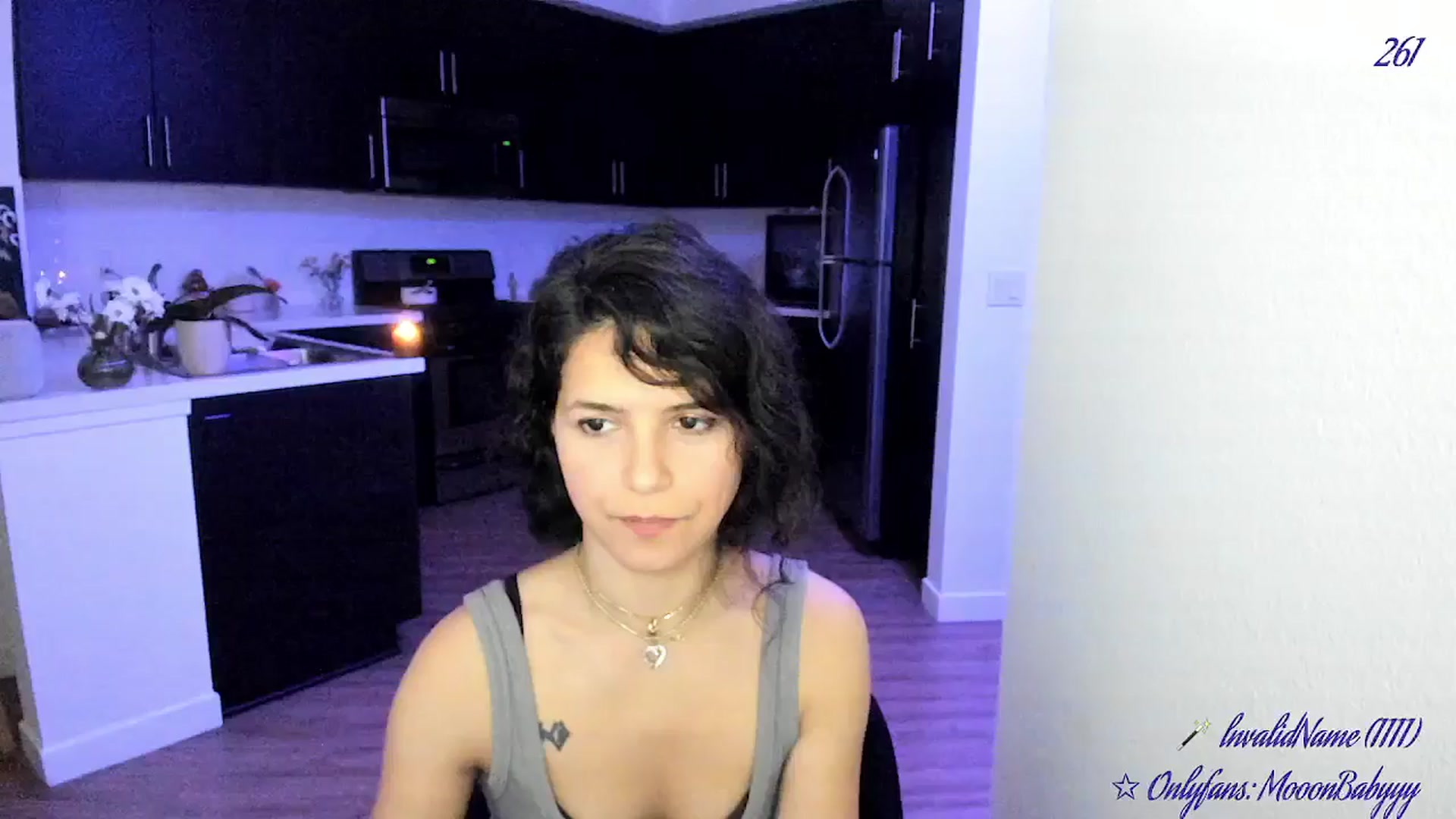 Gallery image thumbnail from vroom's myfreecams stream on, 05/03/2025, 06:47 image 14 of 20