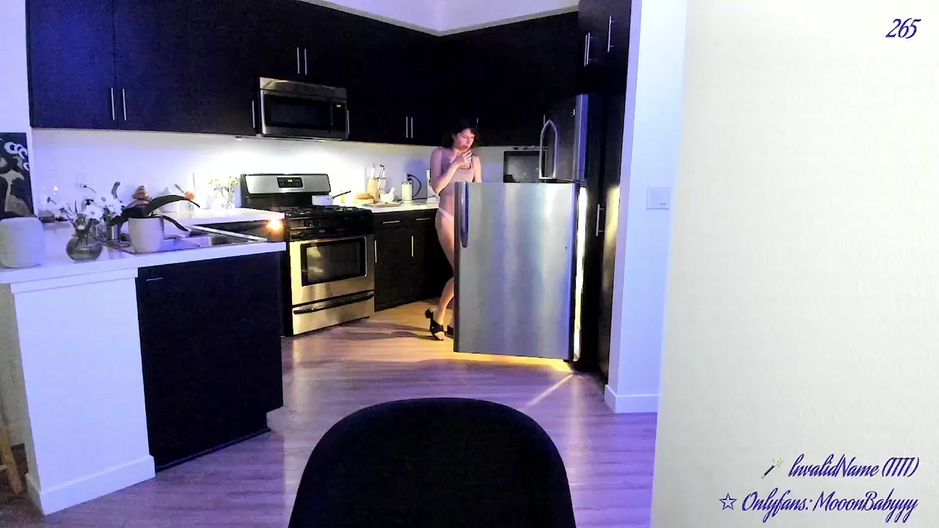 Gallery image thumbnail from vroom's myfreecams stream on, 05/03/2025, 06:47 image 4 of 20