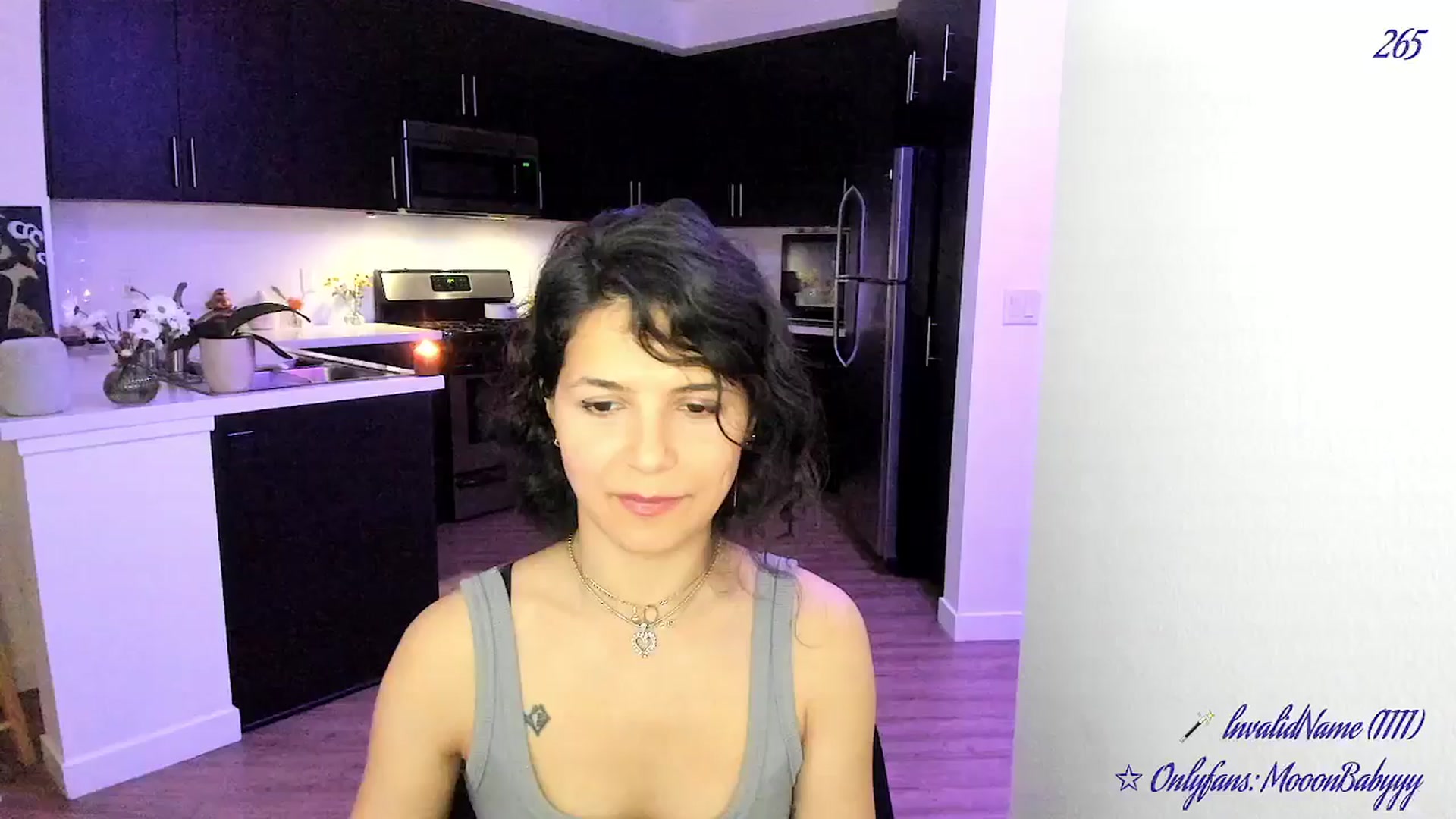Gallery image thumbnail from vroom's myfreecams stream on, 05/03/2025, 06:47 image 2 of 20