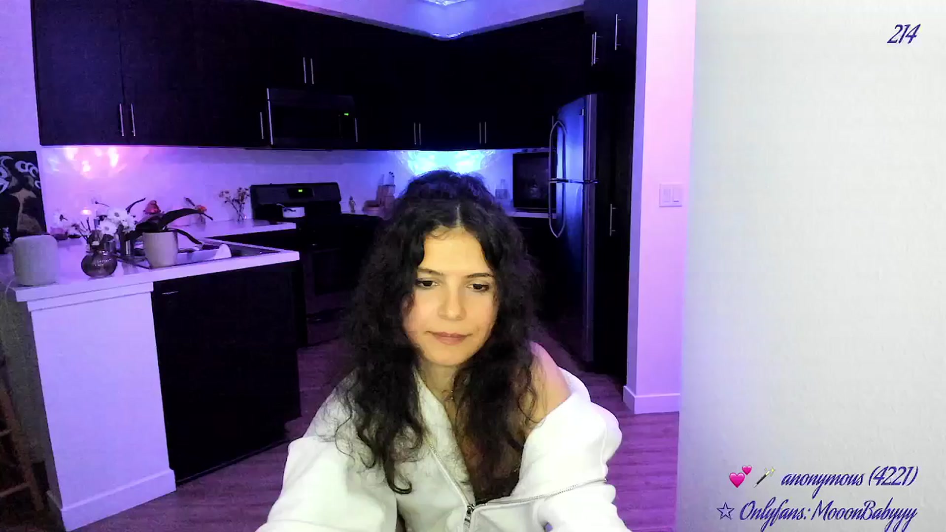 Gallery image thumbnail from vroom's myfreecams stream on, 05/04/2025, 07:47 image 14 of 20