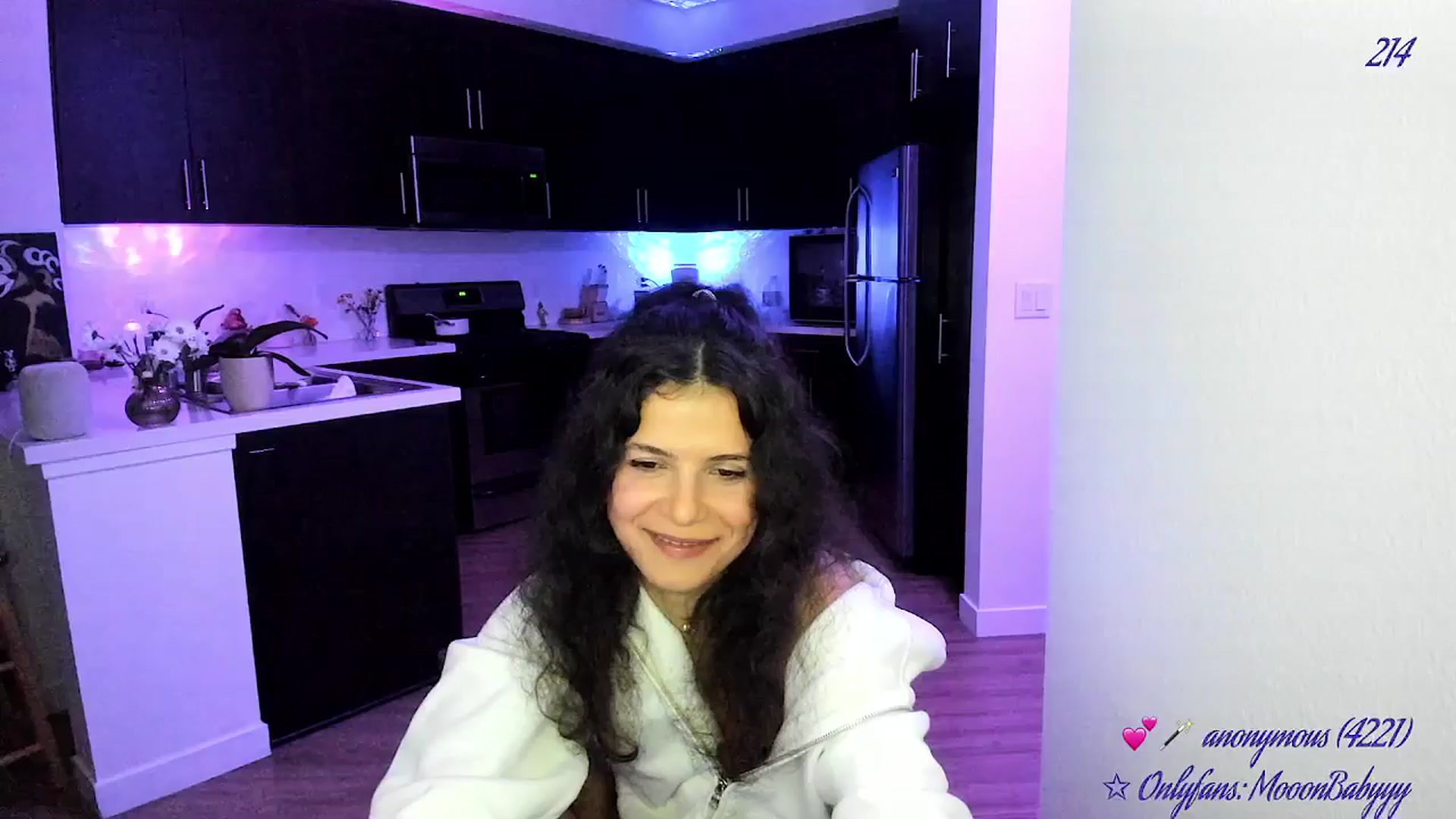 Gallery image thumbnail from vroom's myfreecams stream on, 05/04/2025, 07:47 image 16 of 20
