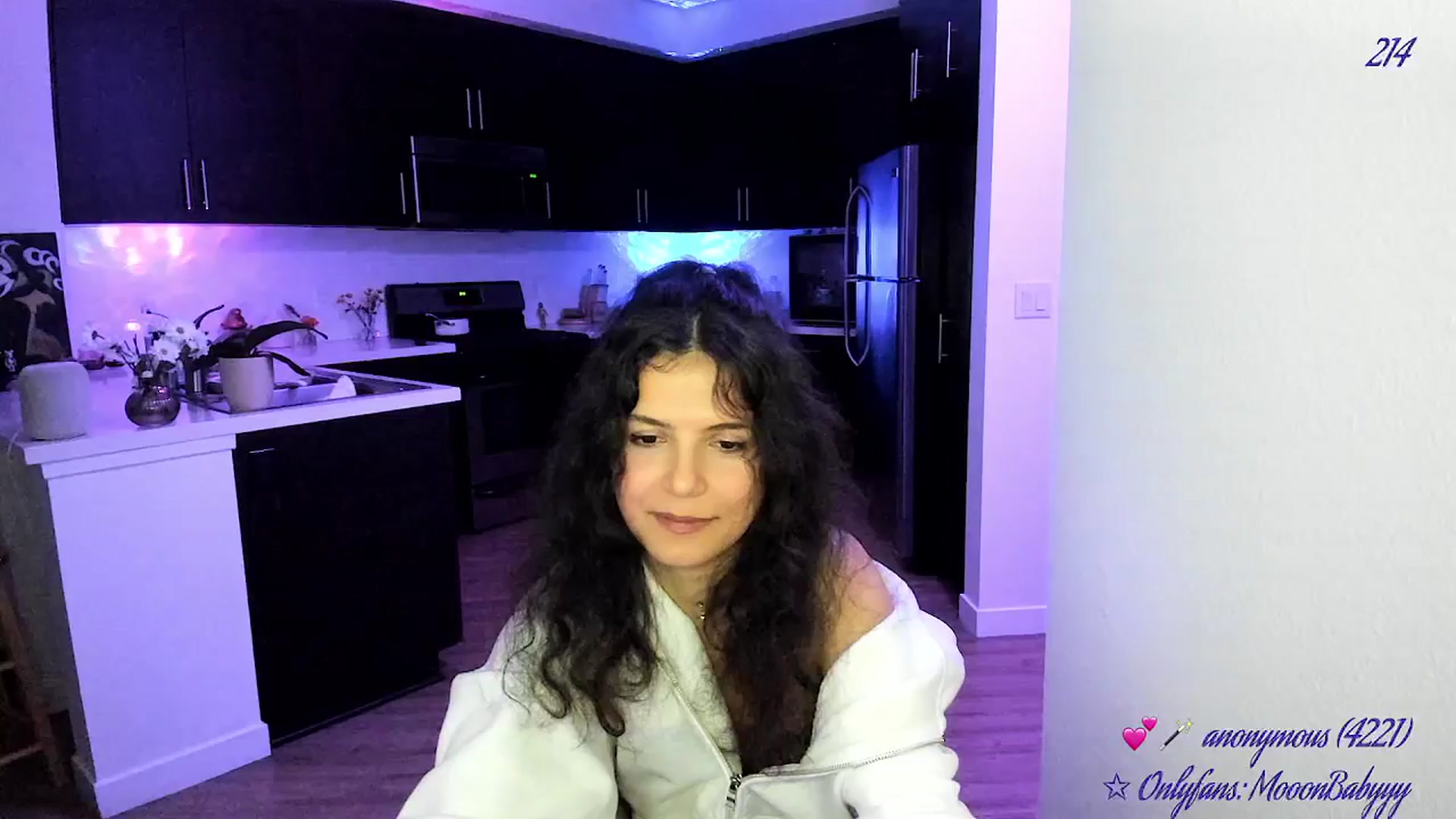 Gallery image thumbnail from vroom's myfreecams stream on, 05/04/2025, 07:47 image 12 of 20
