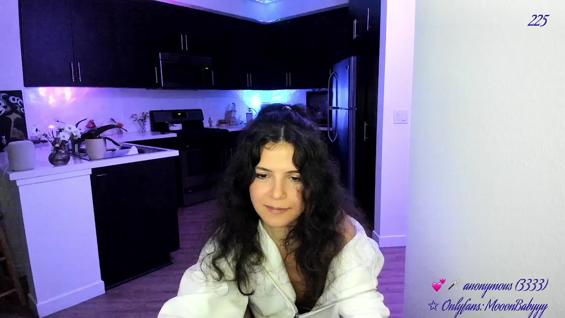 Gallery image thumbnail from vroom's myfreecams stream on, 05/04/2025, 07:47 image 2 of 20