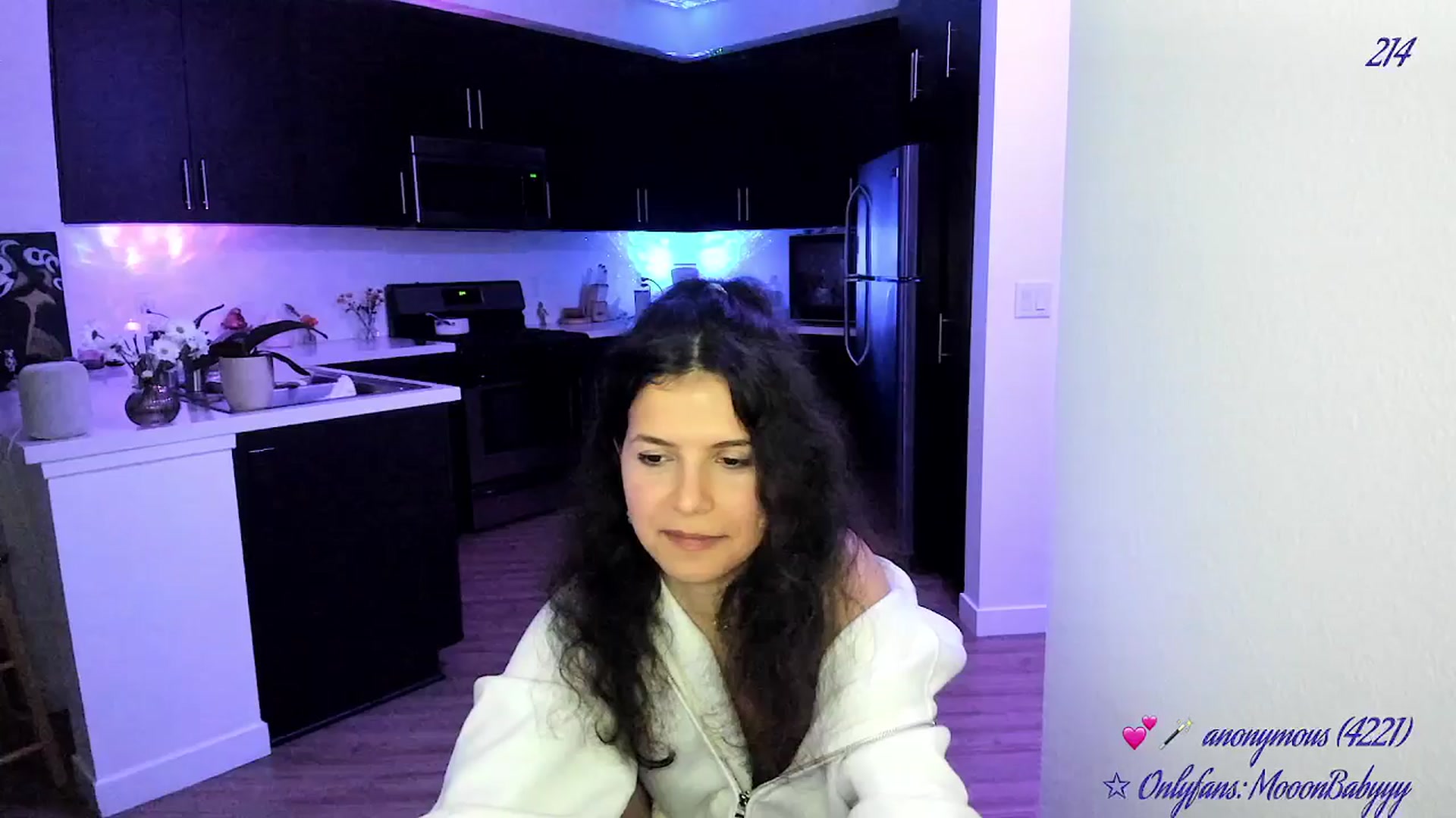 Gallery image thumbnail from vroom's myfreecams stream on, 05/04/2025, 07:47 image 18 of 20