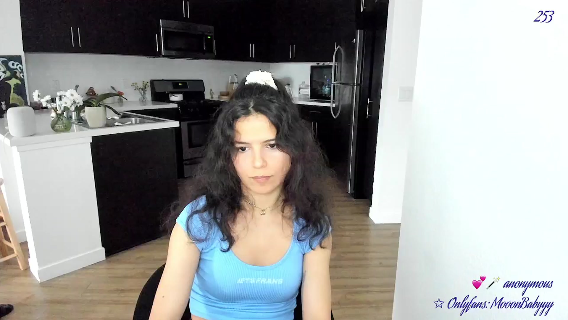Gallery image thumbnail from vroom's myfreecams stream on, 05/05/2025, 24:02 image 13 of 20