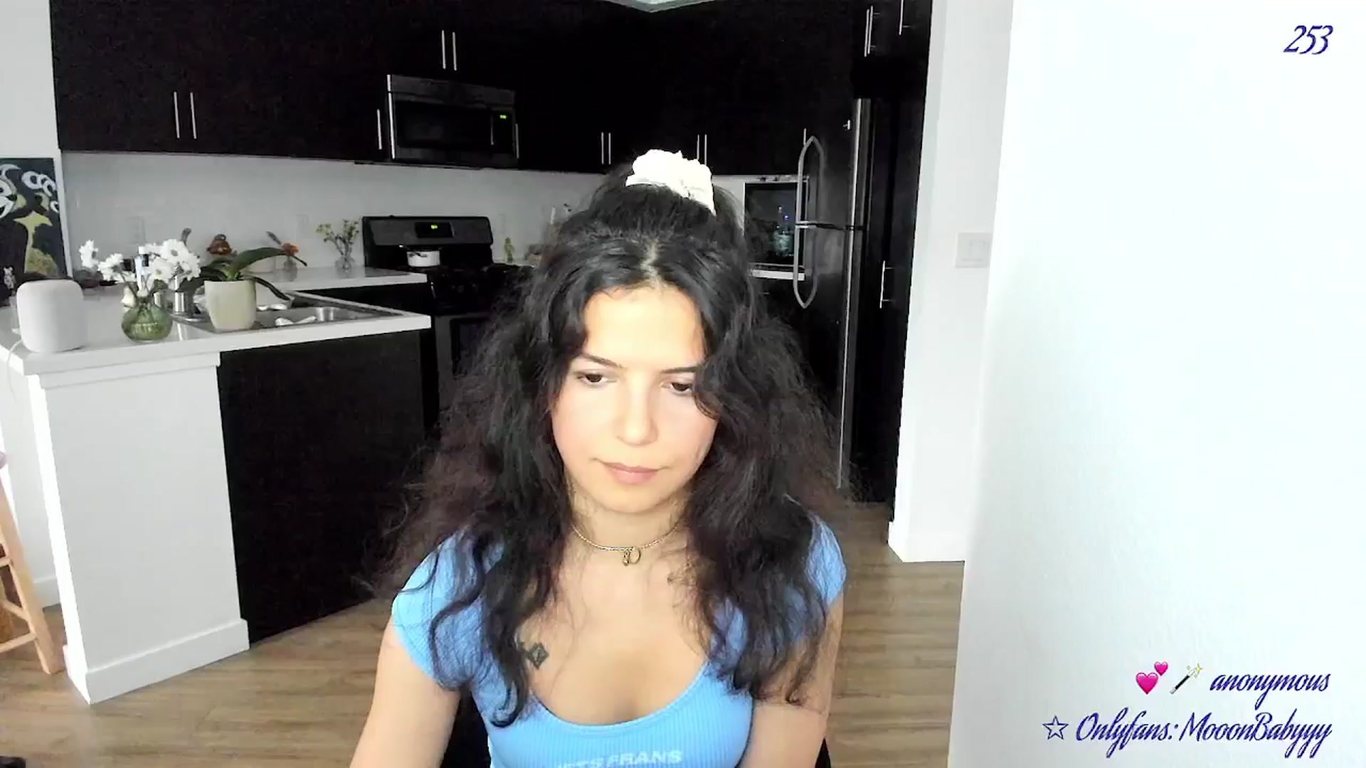 Gallery image thumbnail from vroom's myfreecams stream on, 05/05/2025, 24:02 image 14 of 20